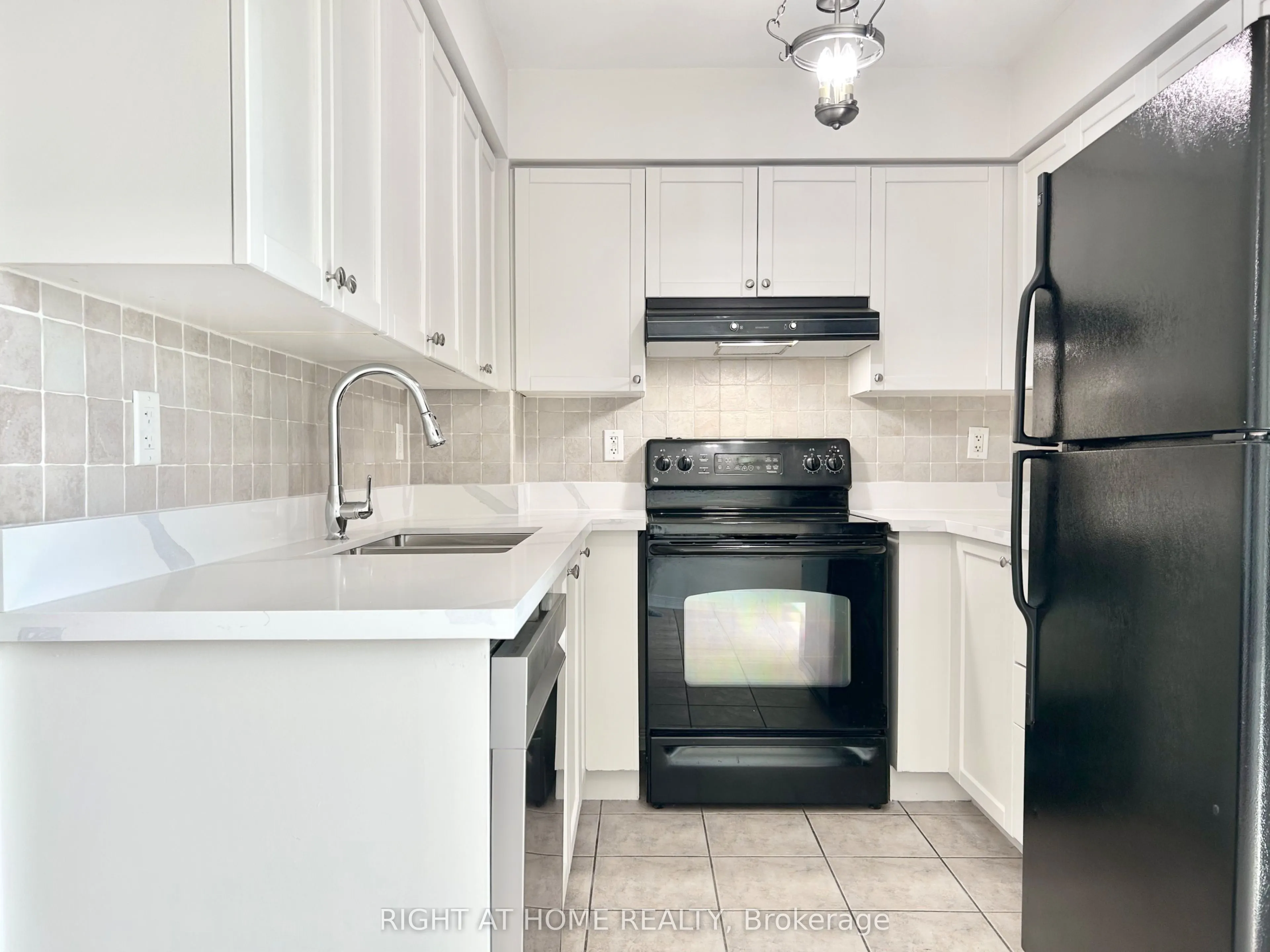 11 Oneida Crescent, #310