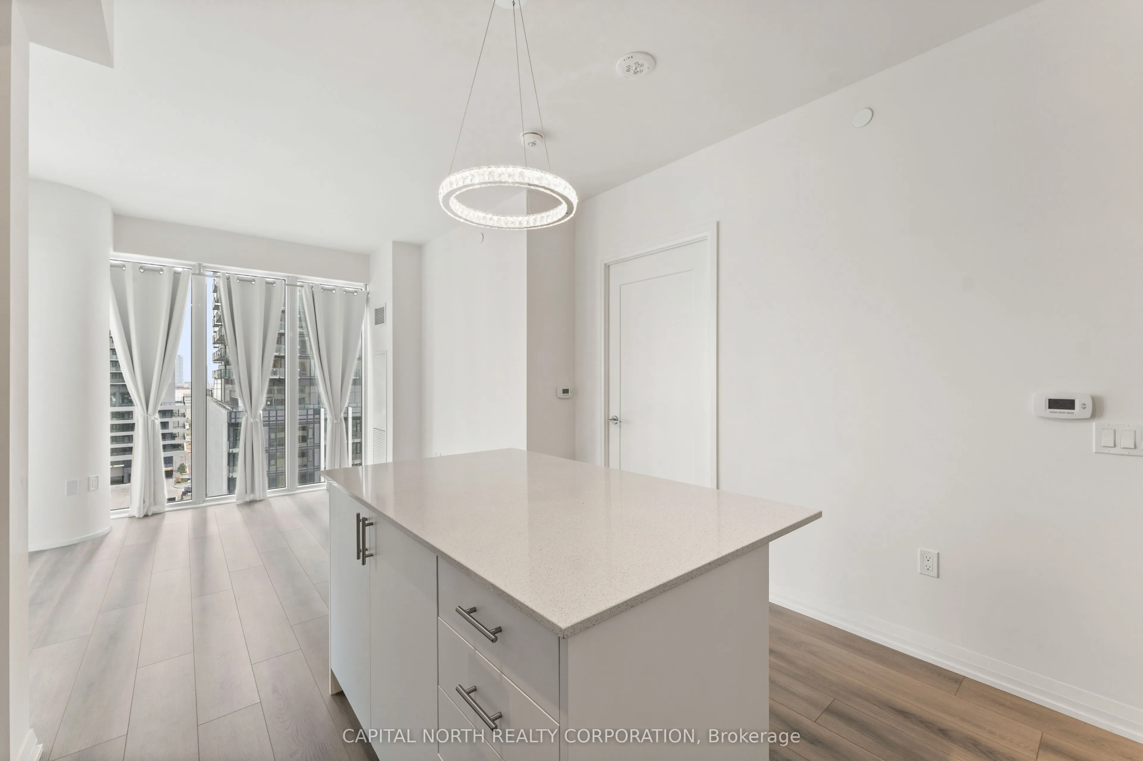 9000 Jane Street, #815
