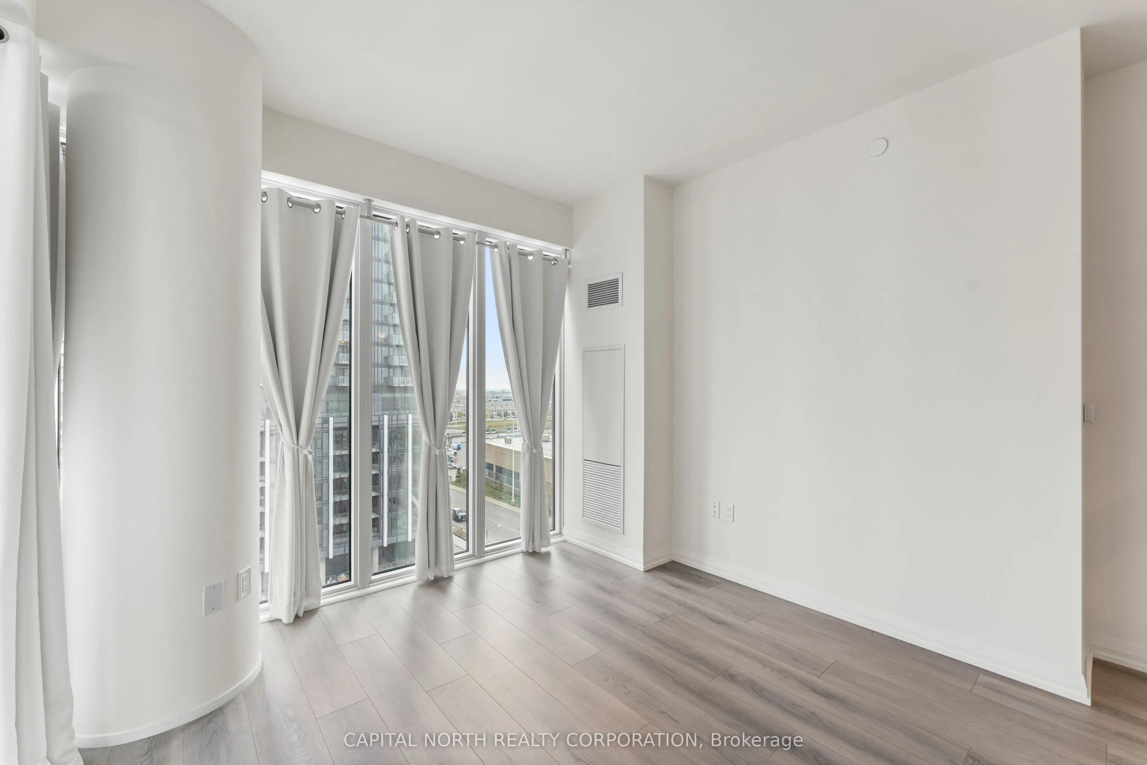 9000 Jane Street, #815