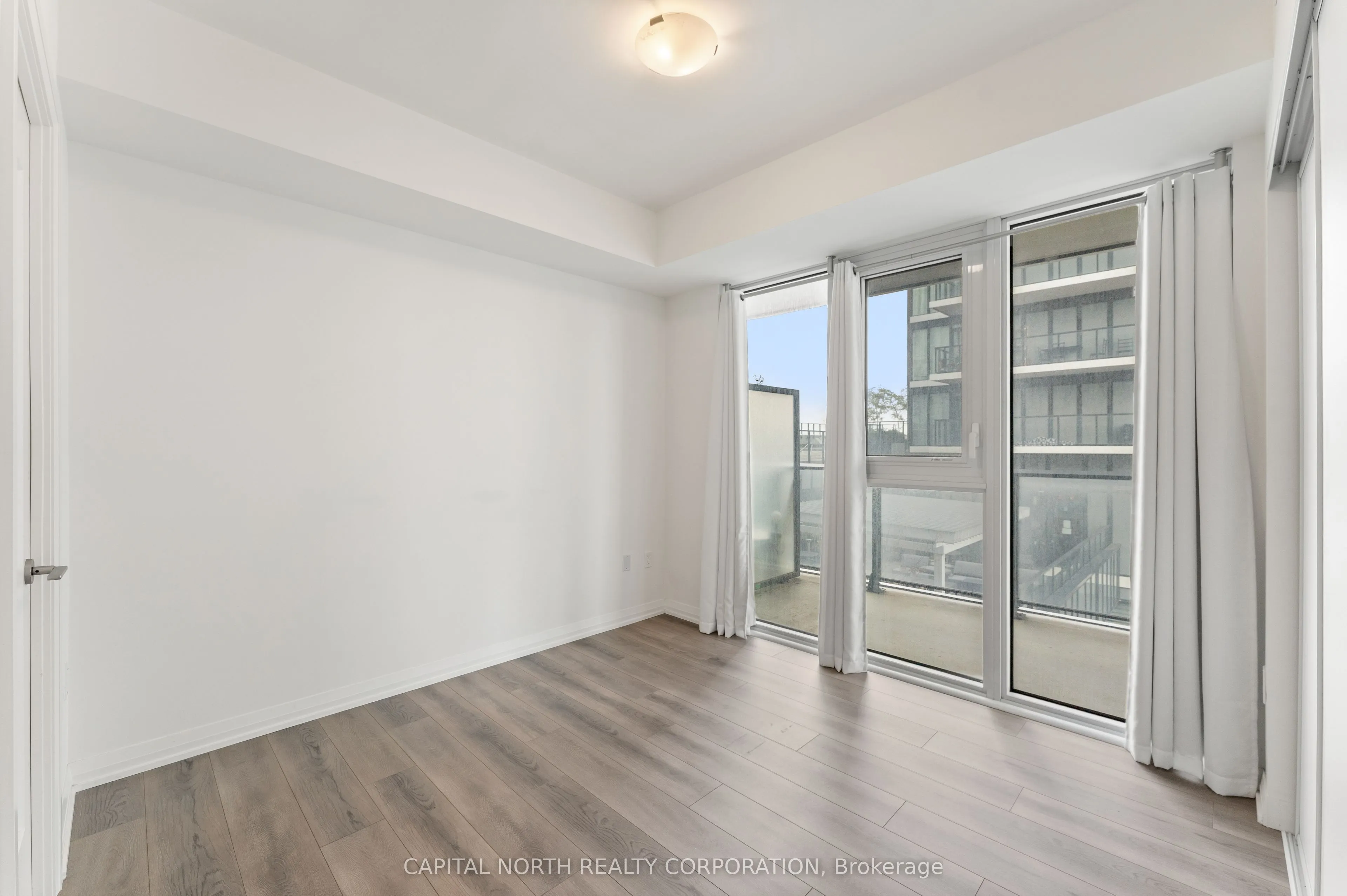9000 Jane Street, #815