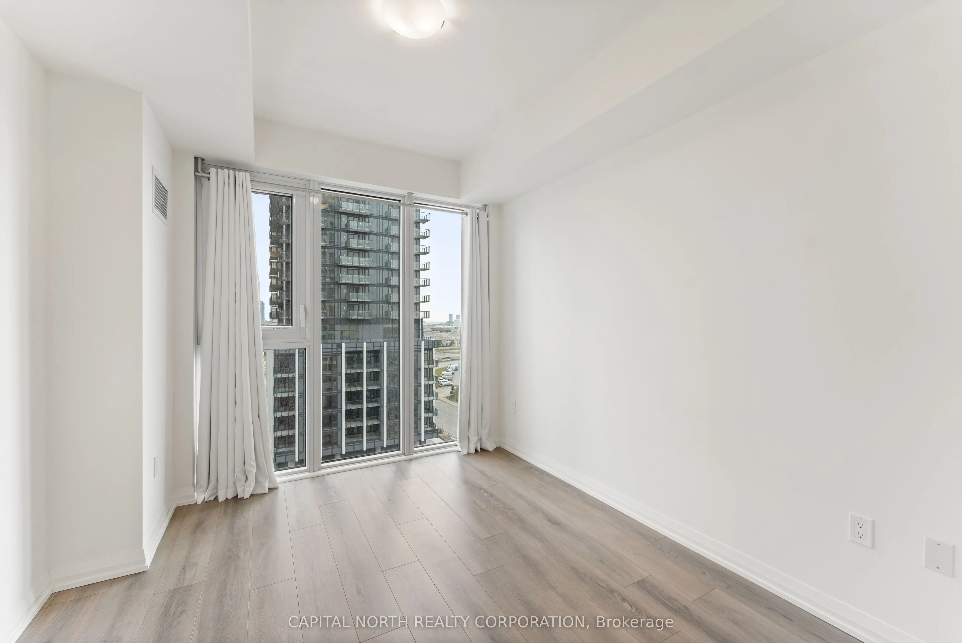 9000 Jane Street, #815