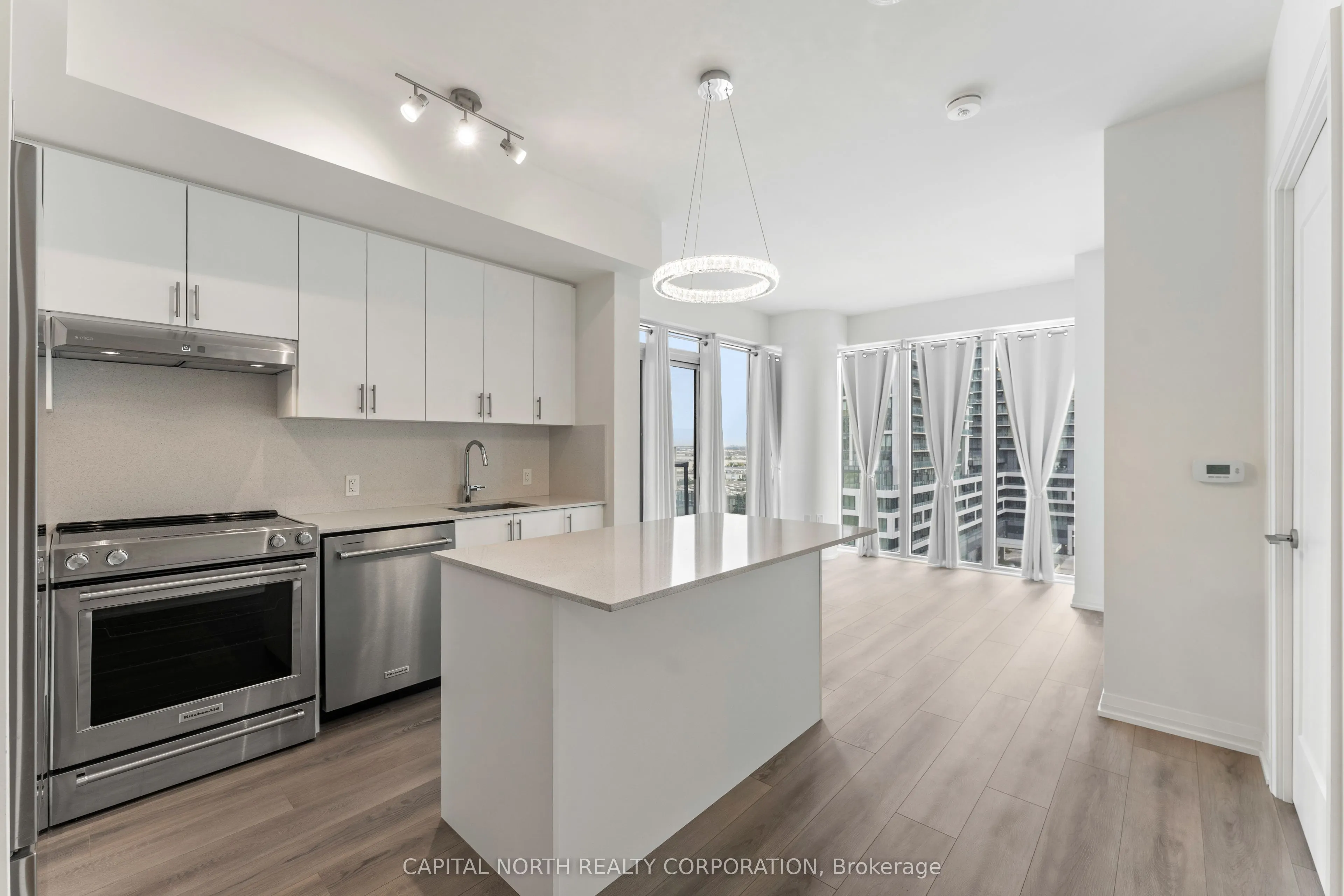 9000 Jane Street, #815
