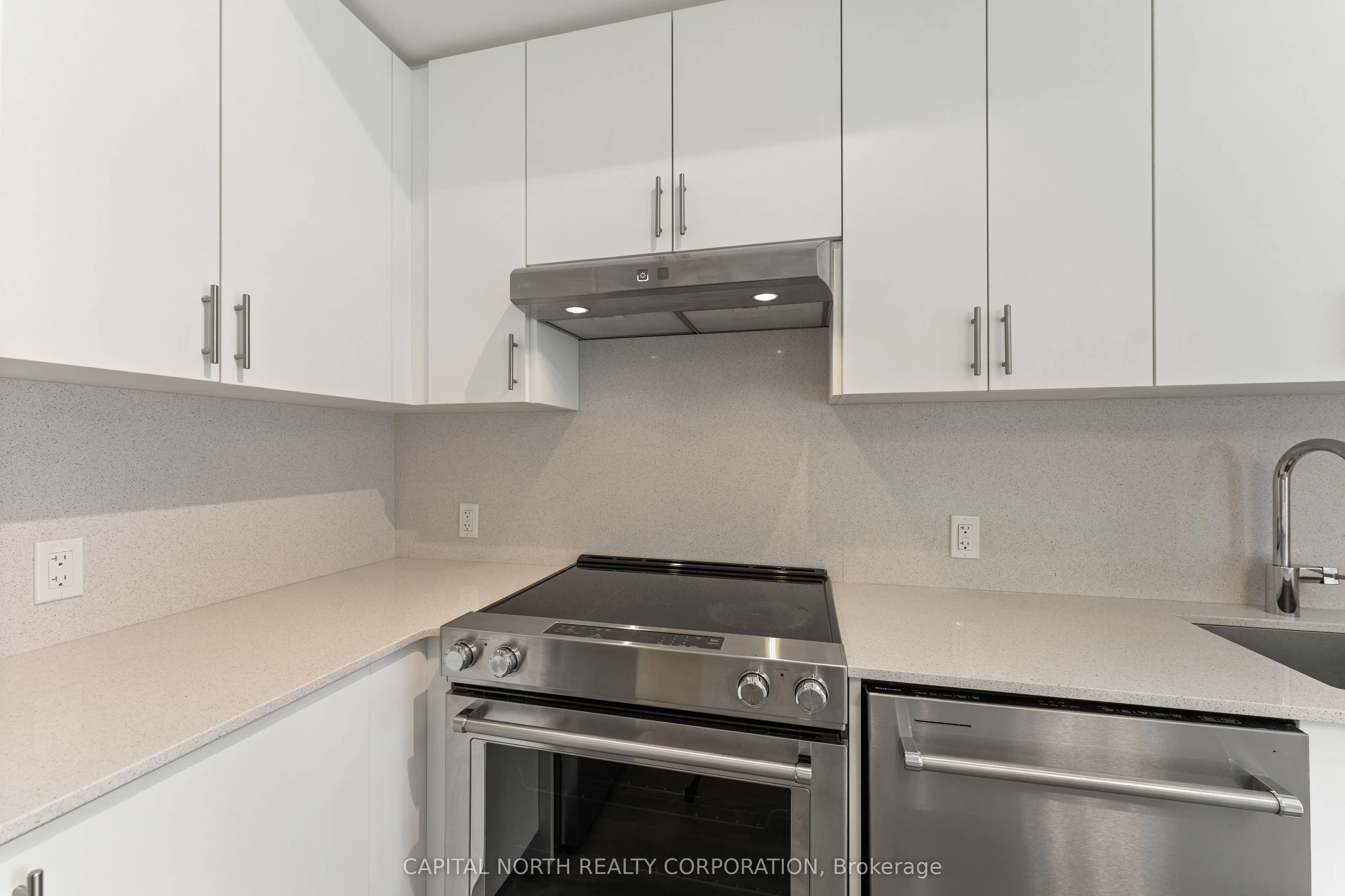 9000 Jane Street, #815