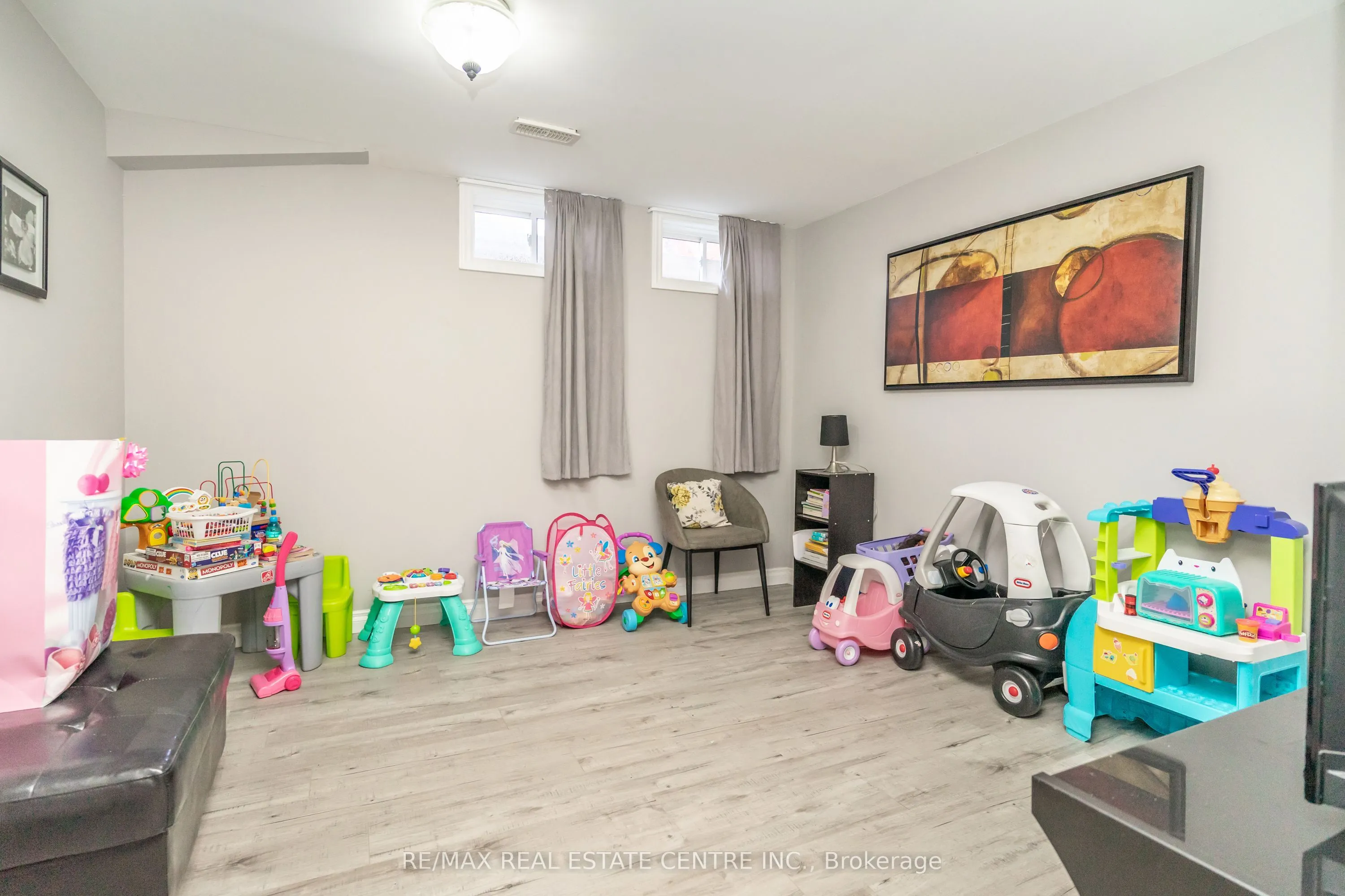 96 Henderson Crescent