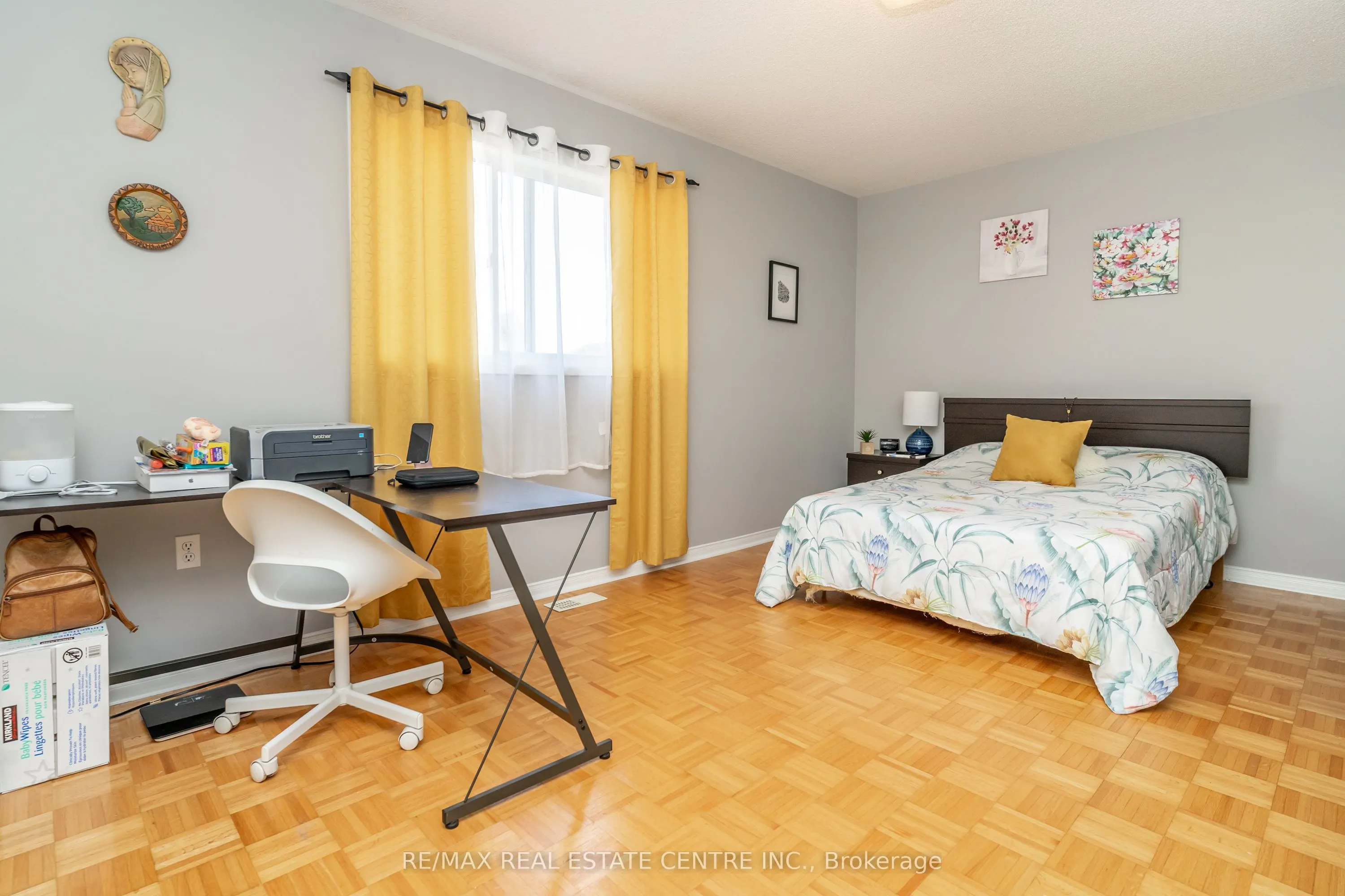 96 Henderson Crescent