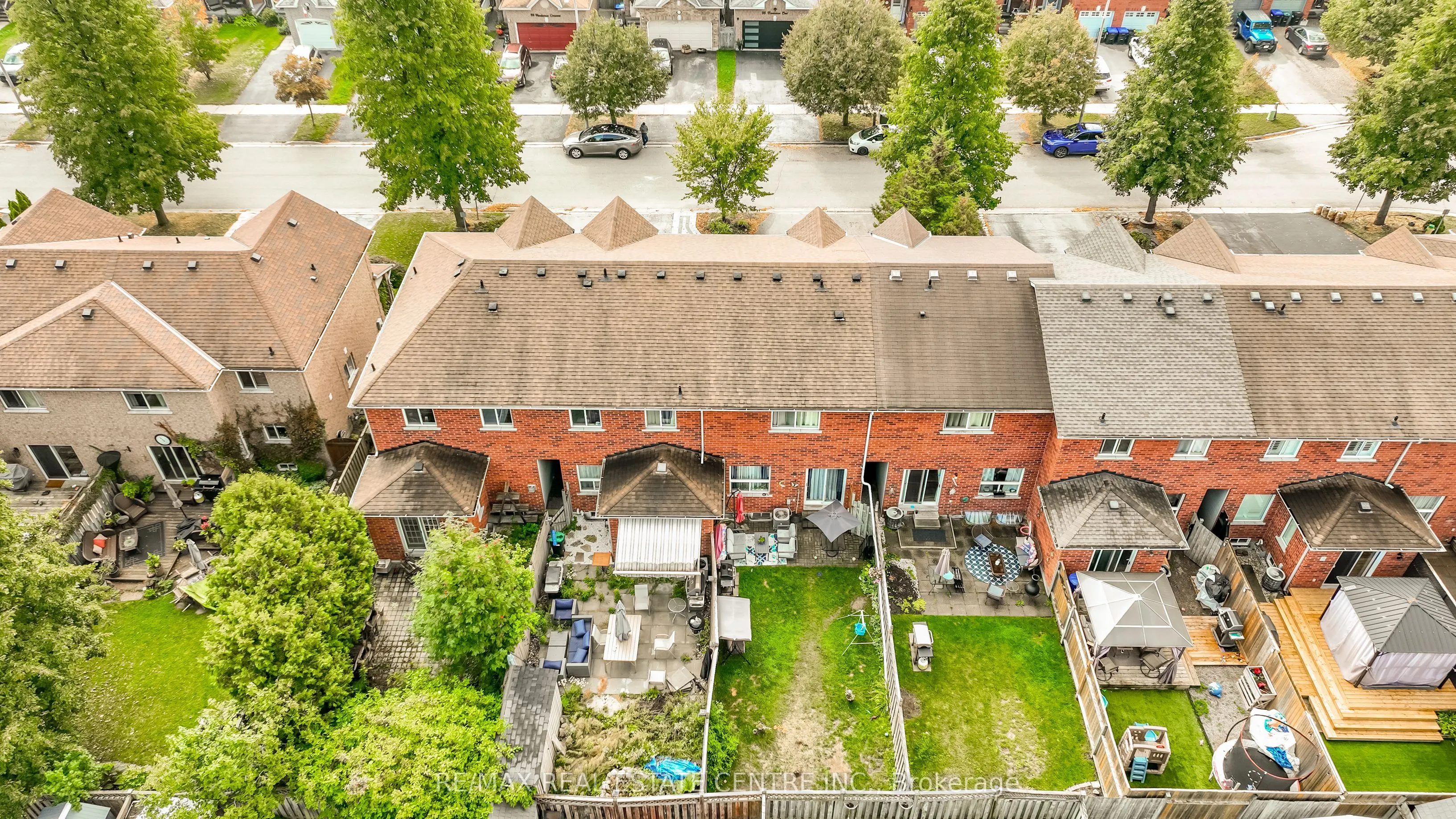 96 Henderson Crescent