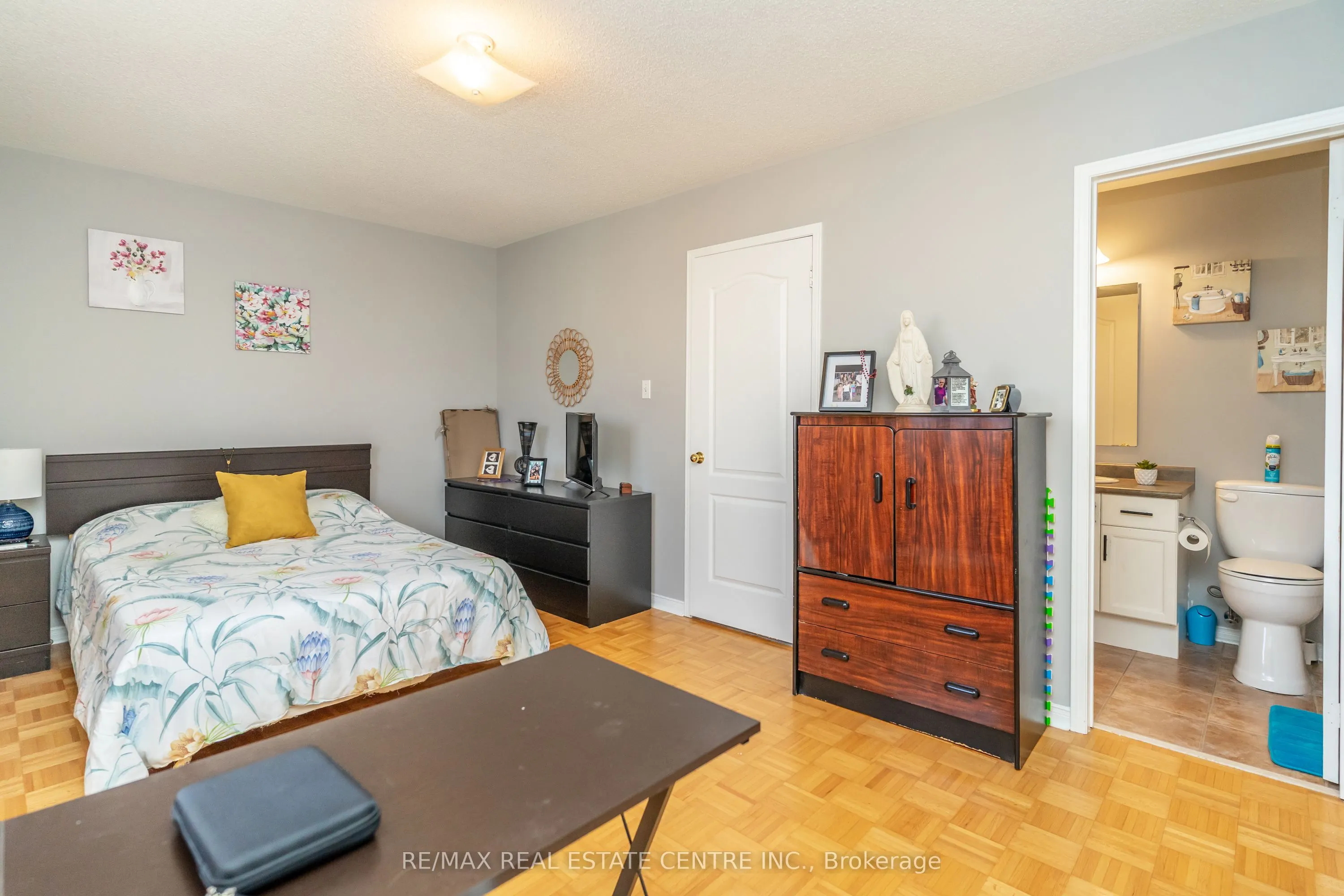 96 Henderson Crescent