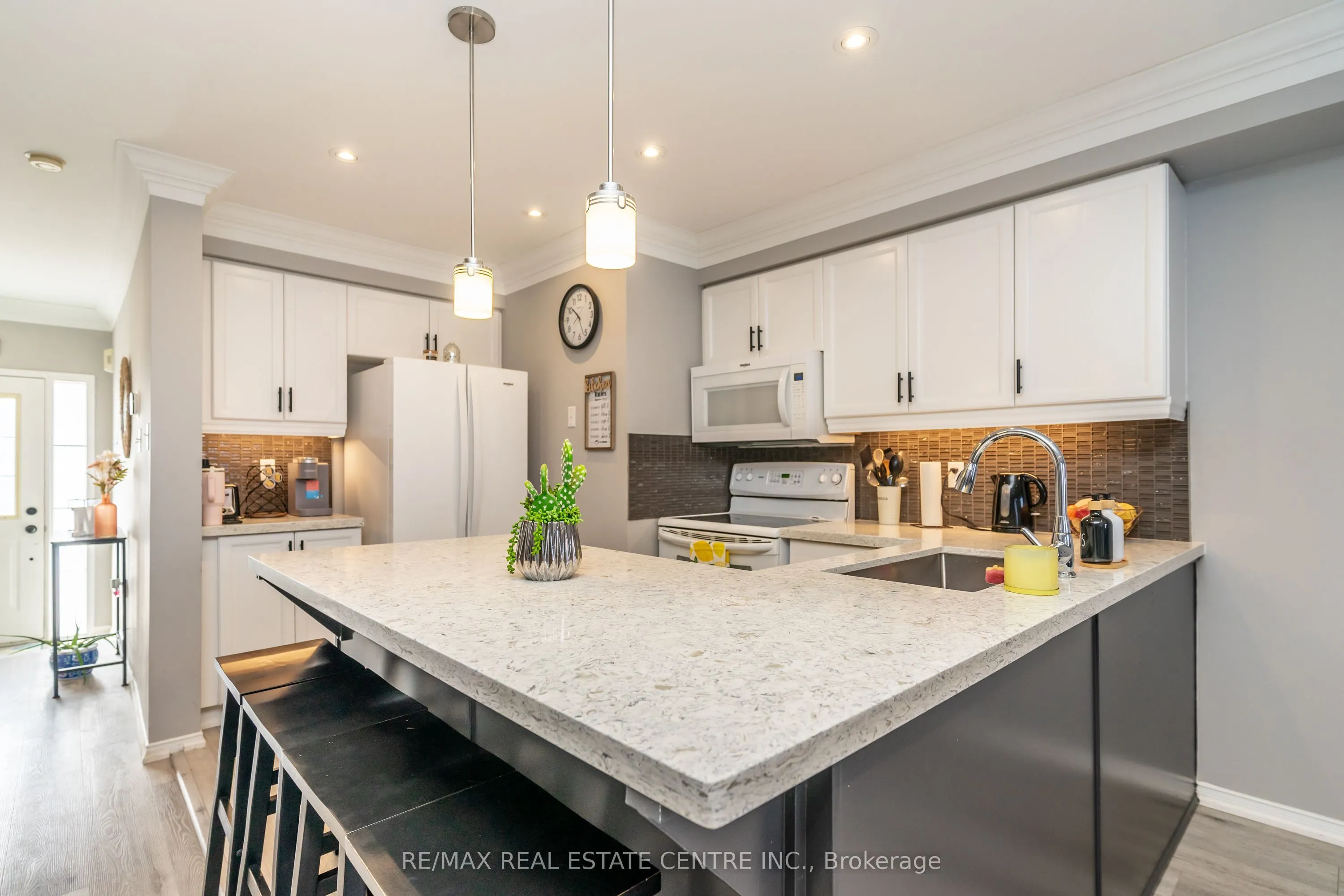 96 Henderson Crescent