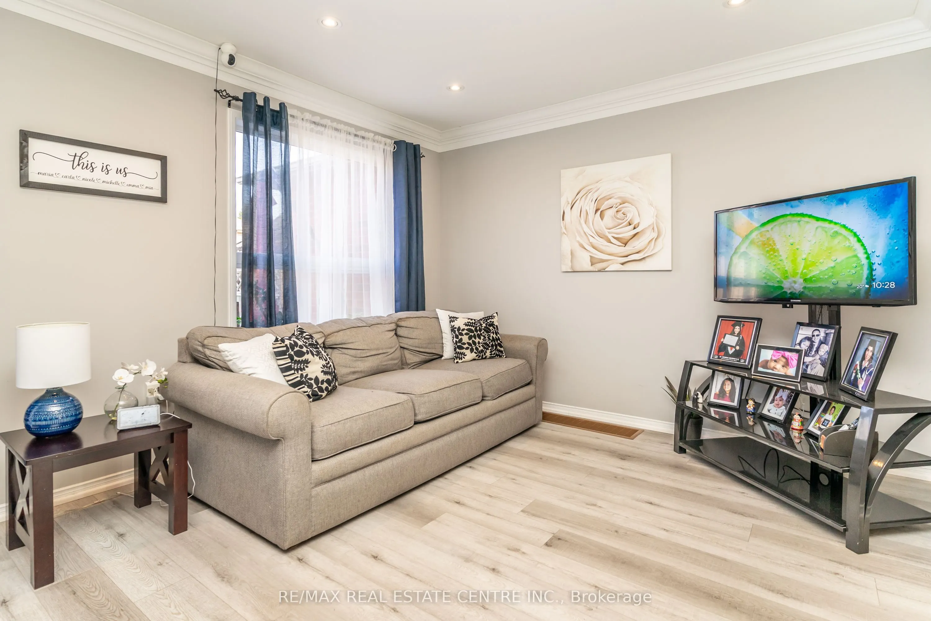 96 Henderson Crescent
