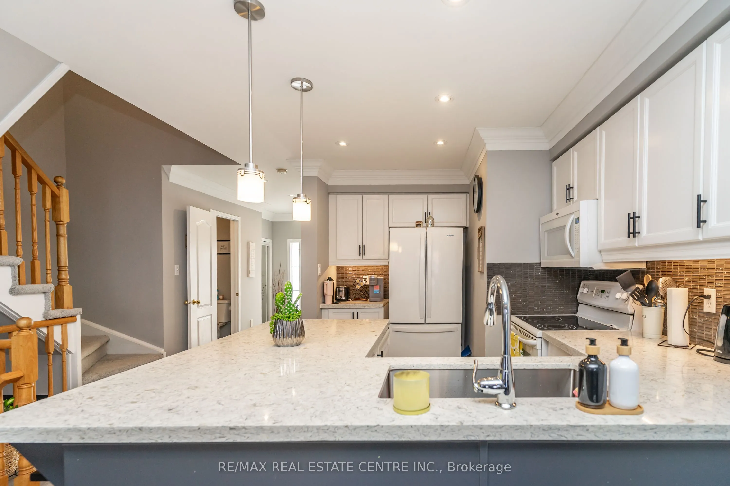96 Henderson Crescent