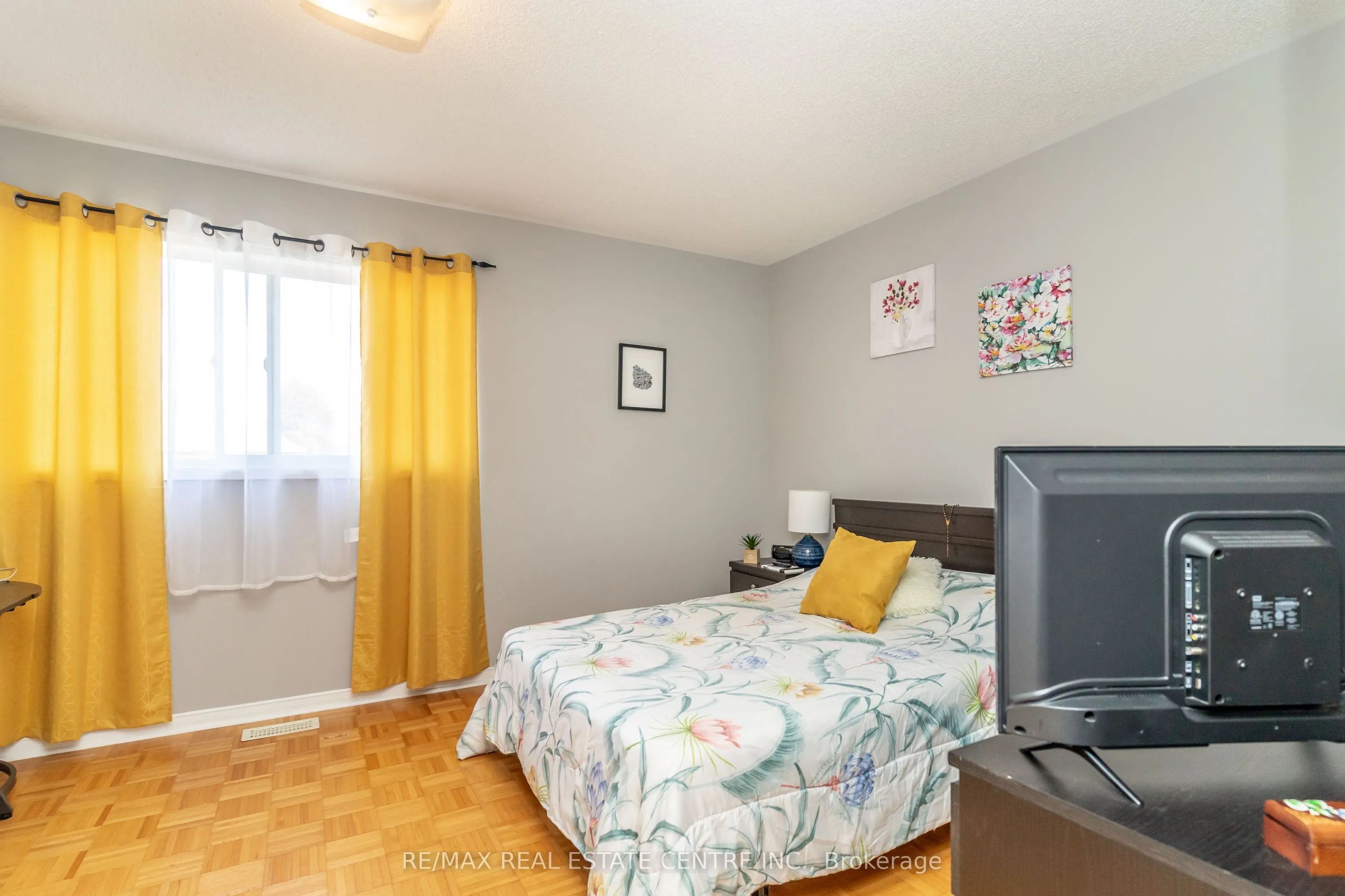 96 Henderson Crescent