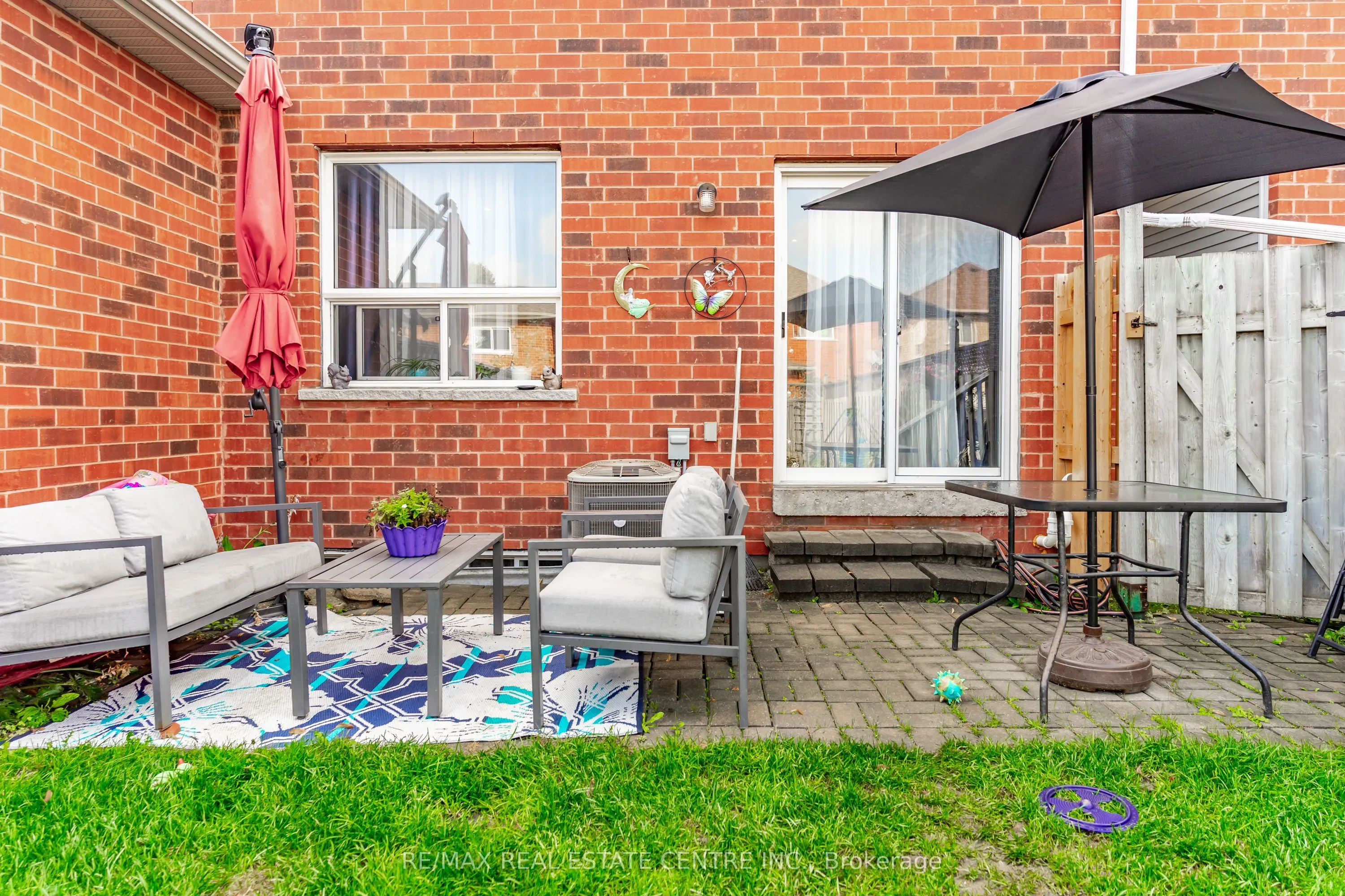 96 Henderson Crescent