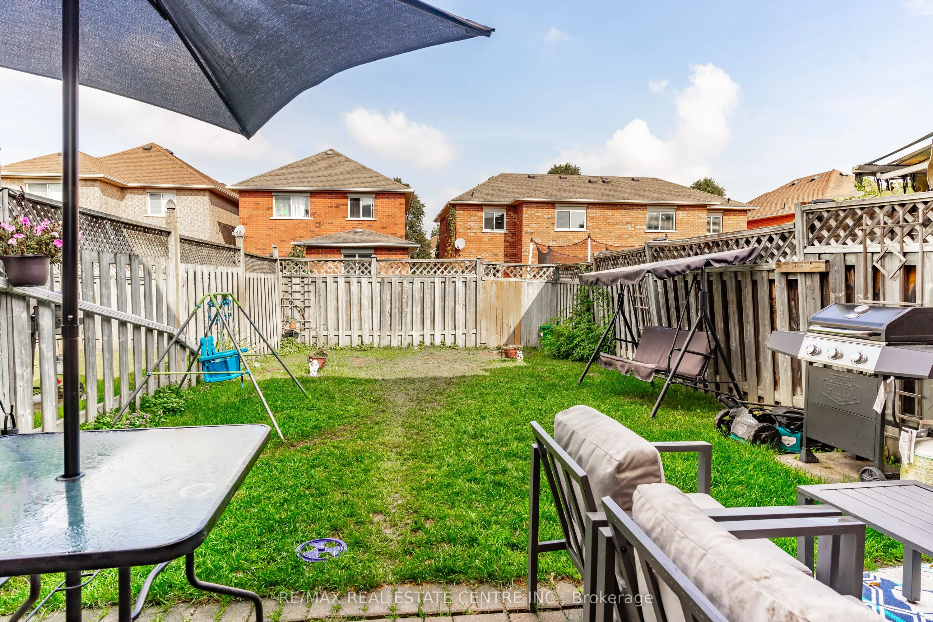 96 Henderson Crescent