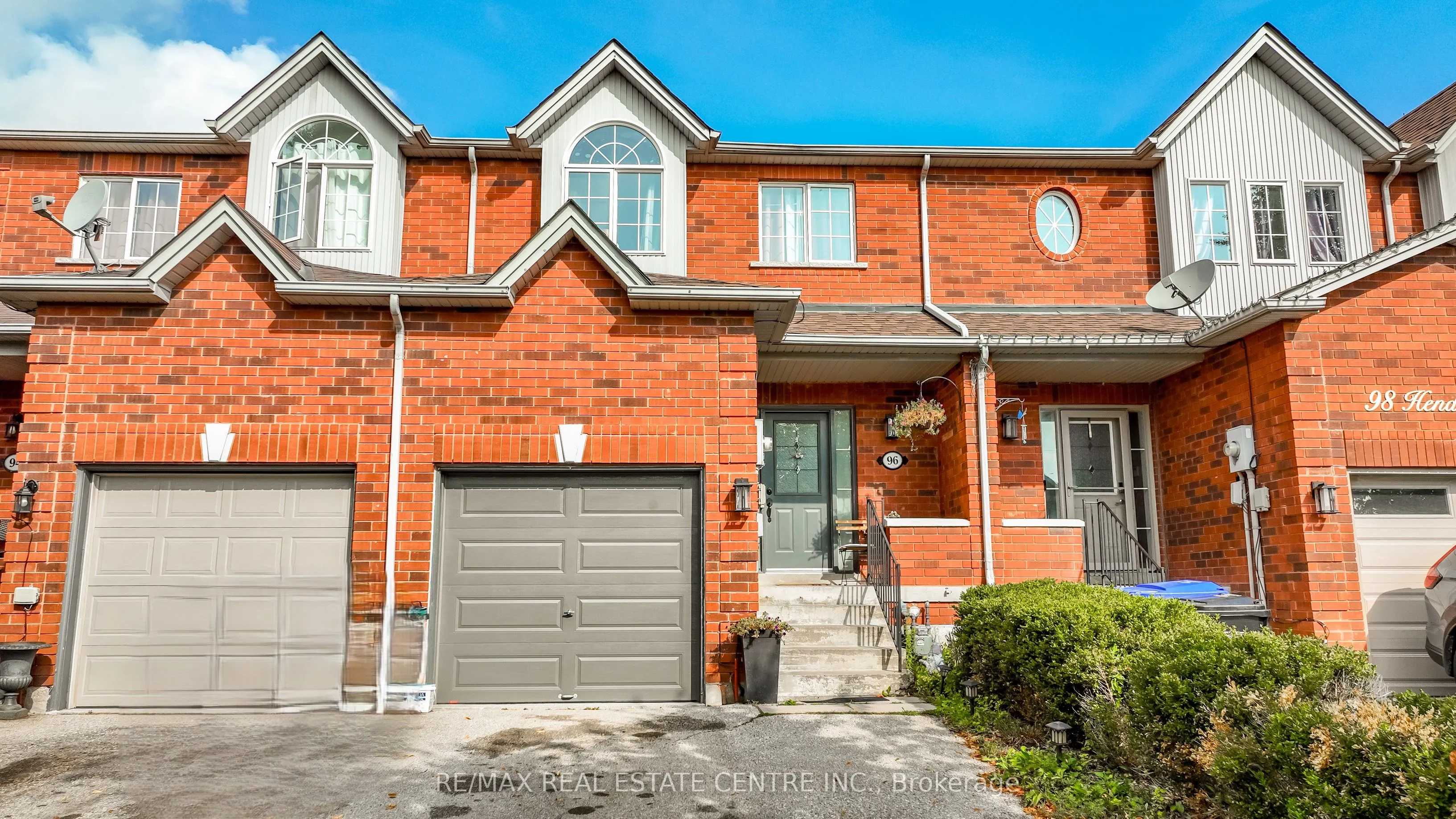 96 Henderson Crescent