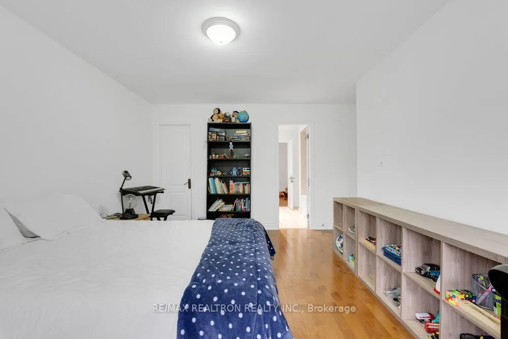93 Oak Avenue
