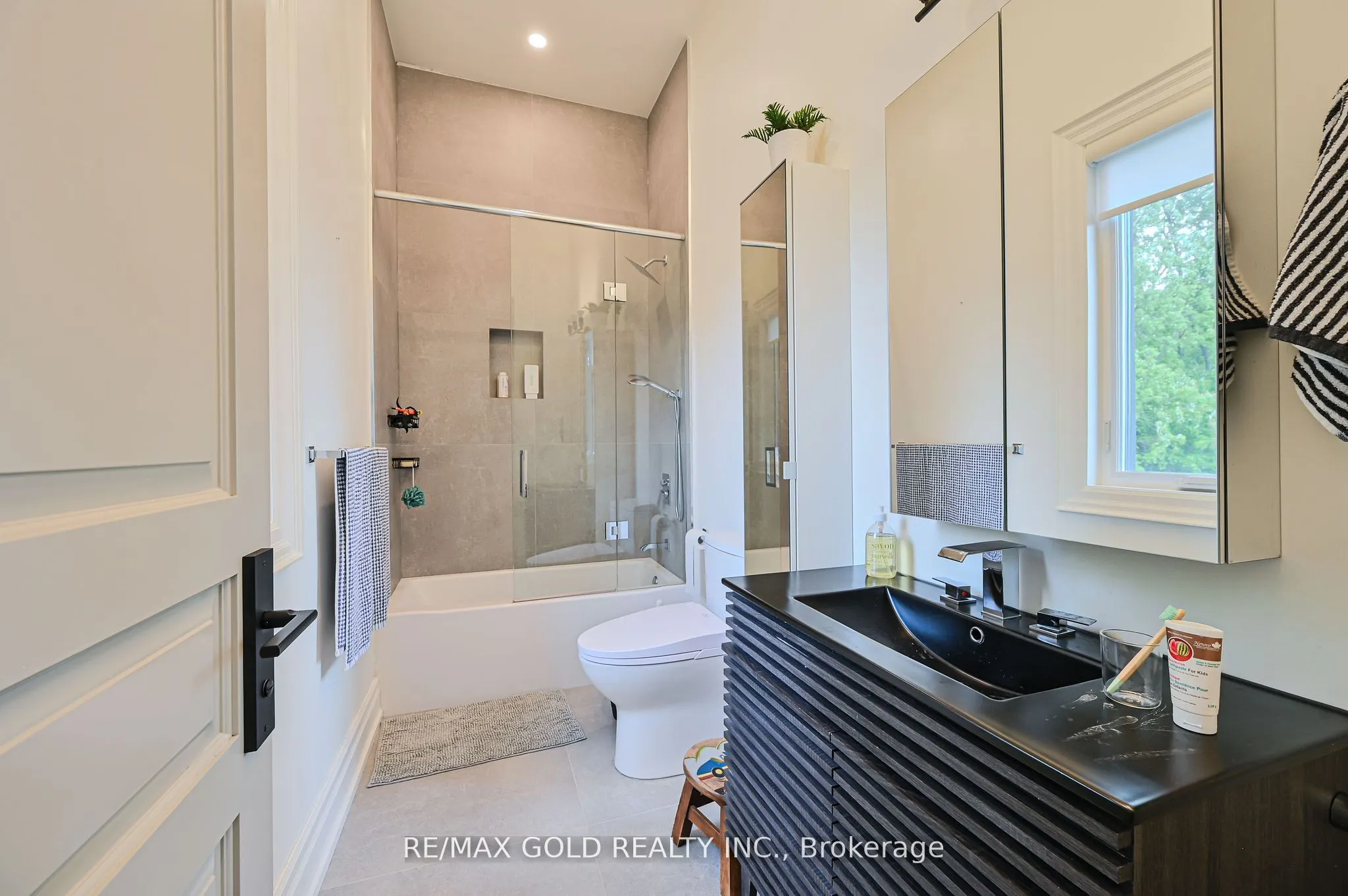 48 Sylvadene Parkway