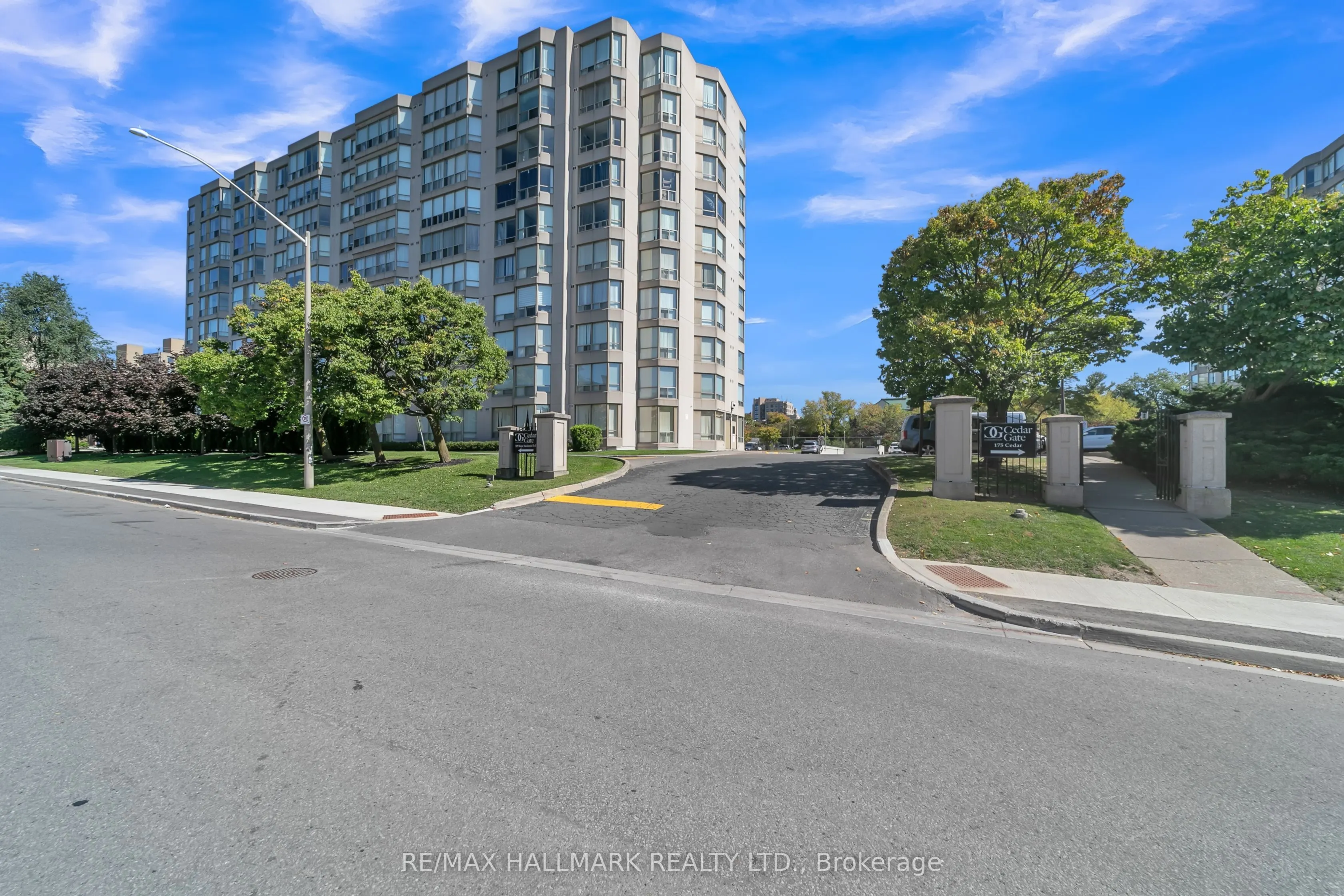 309 Major Mackenzie Drive E, #805