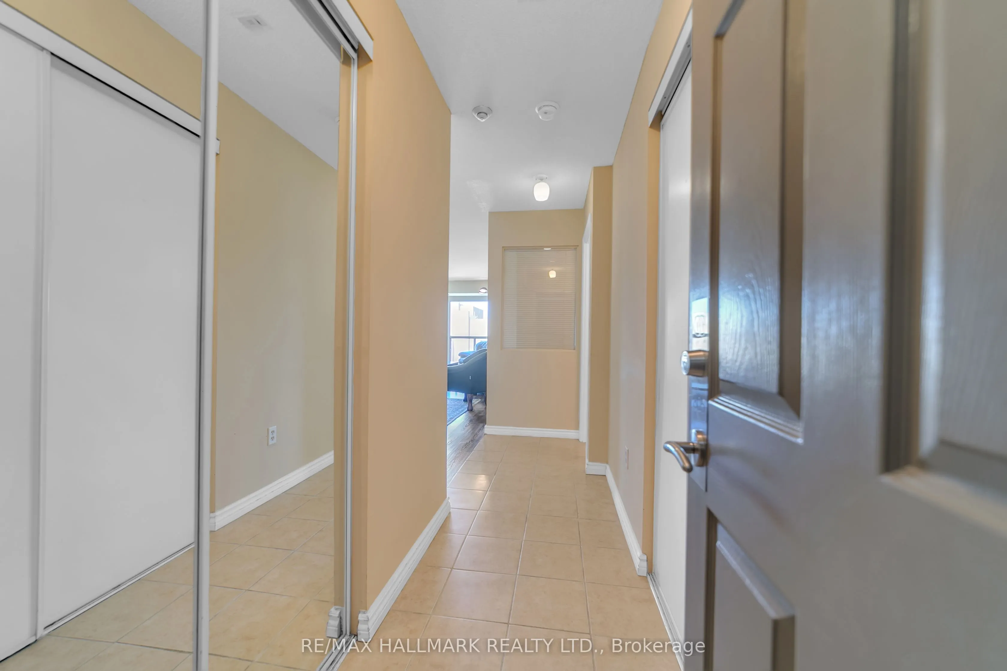 309 Major Mackenzie Drive E, #805