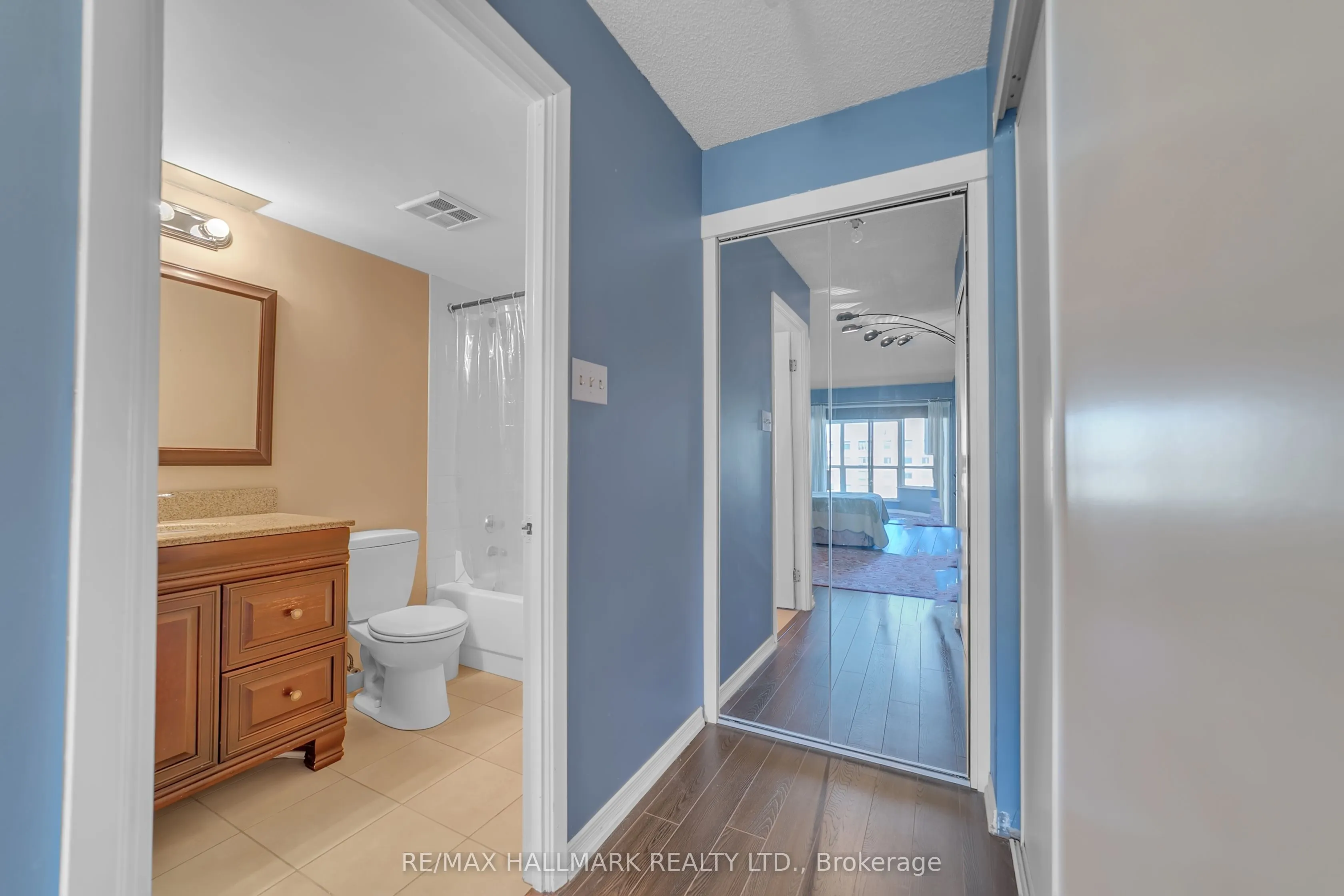 309 Major Mackenzie Drive E, #805