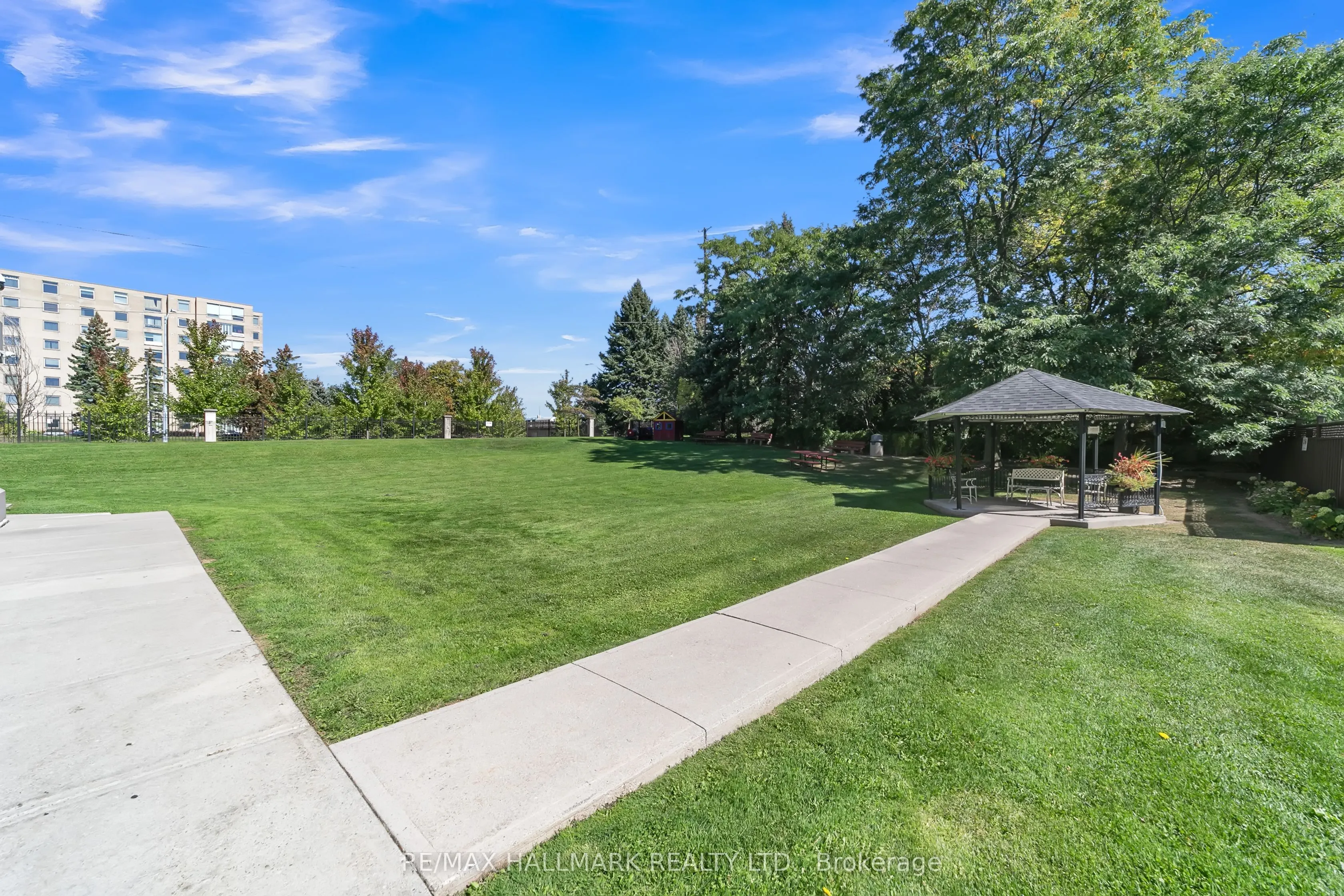 309 Major Mackenzie Drive E, #805