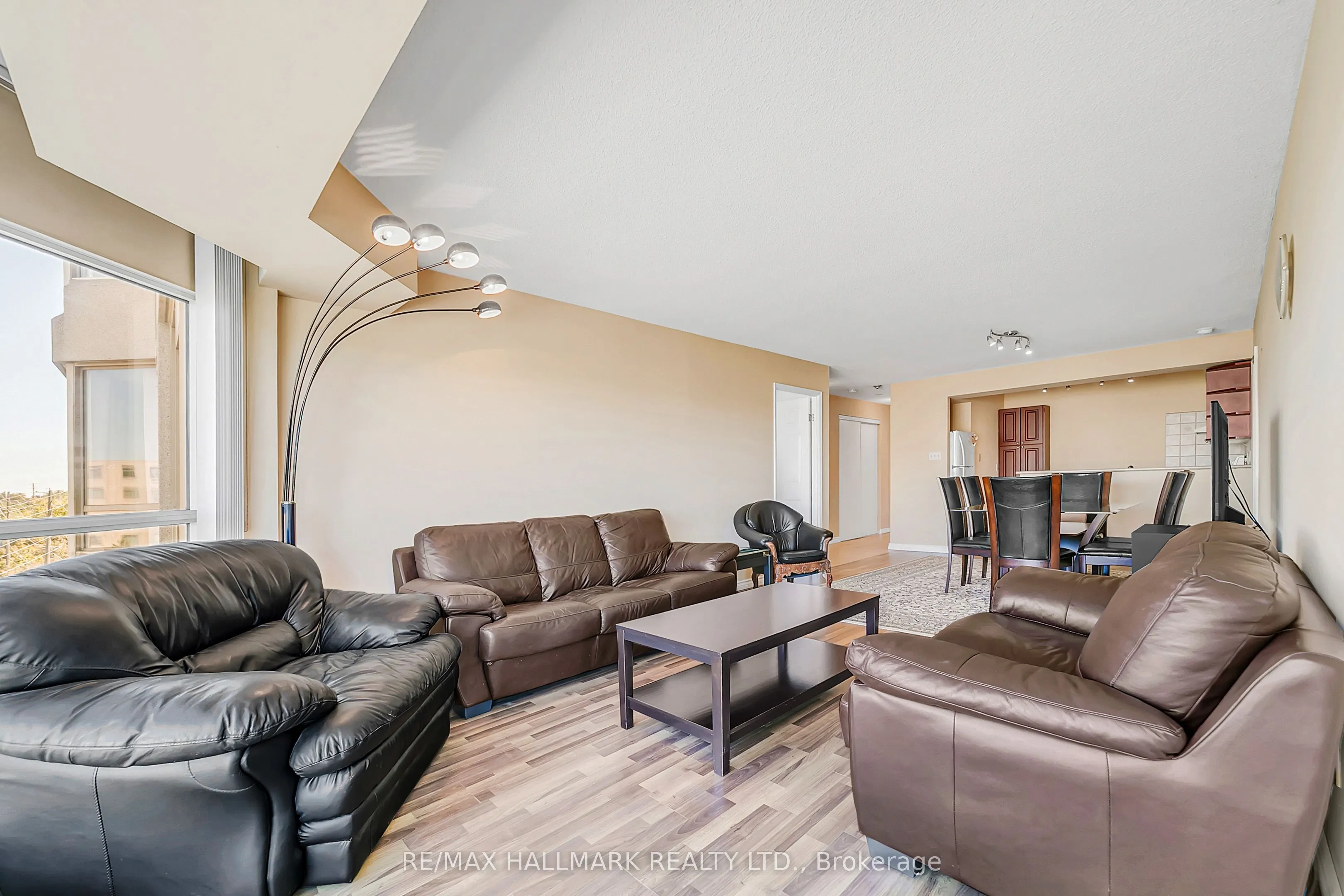 309 Major Mackenzie Drive E, #805