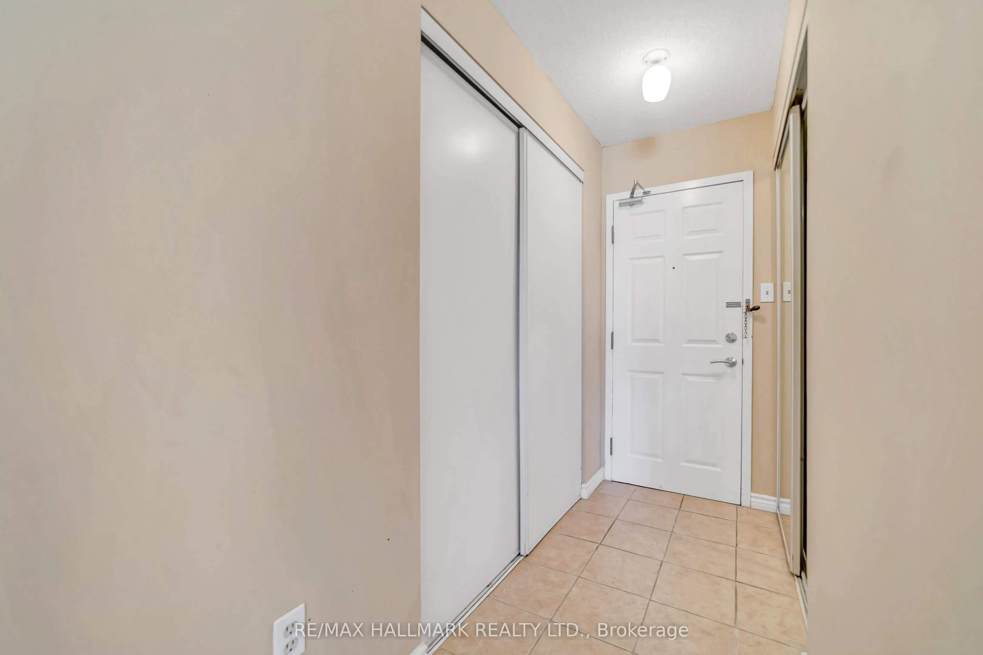 309 Major Mackenzie Drive E, #805