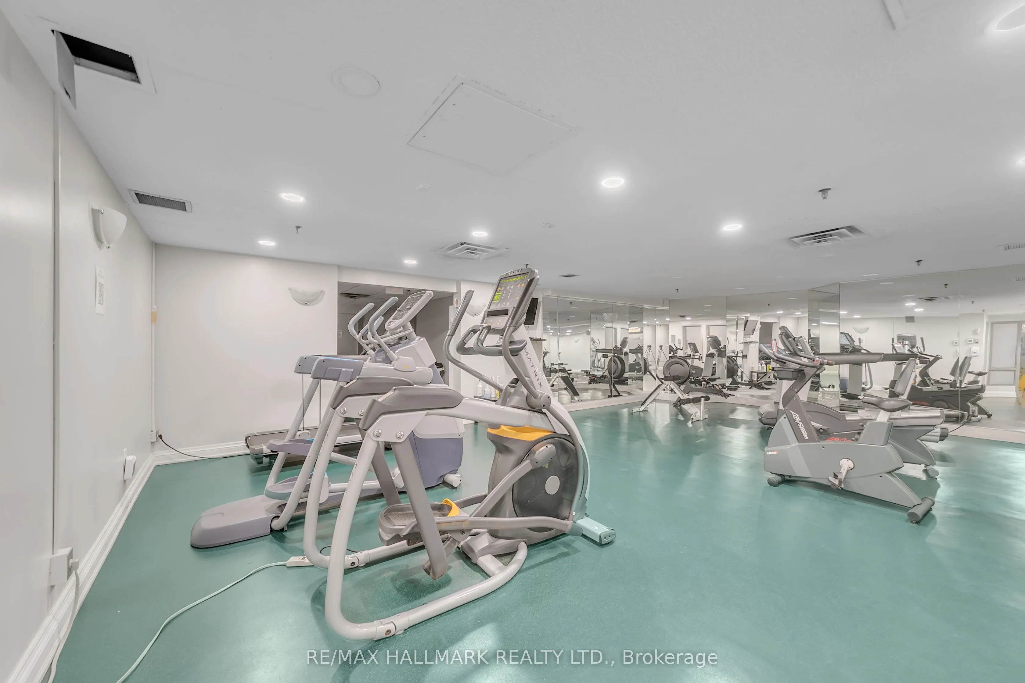 309 Major Mackenzie Drive E, #805