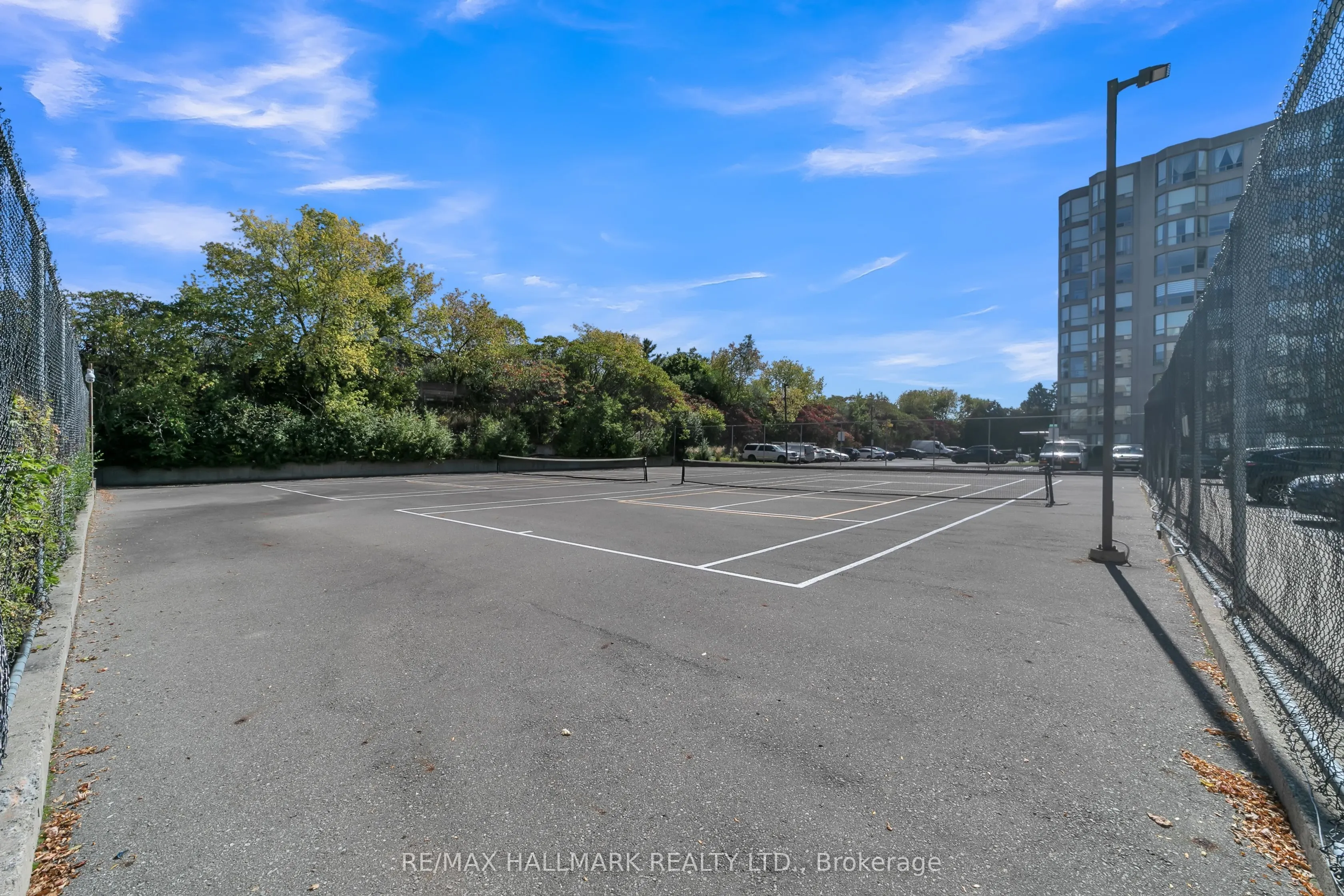 309 Major Mackenzie Drive E, #805