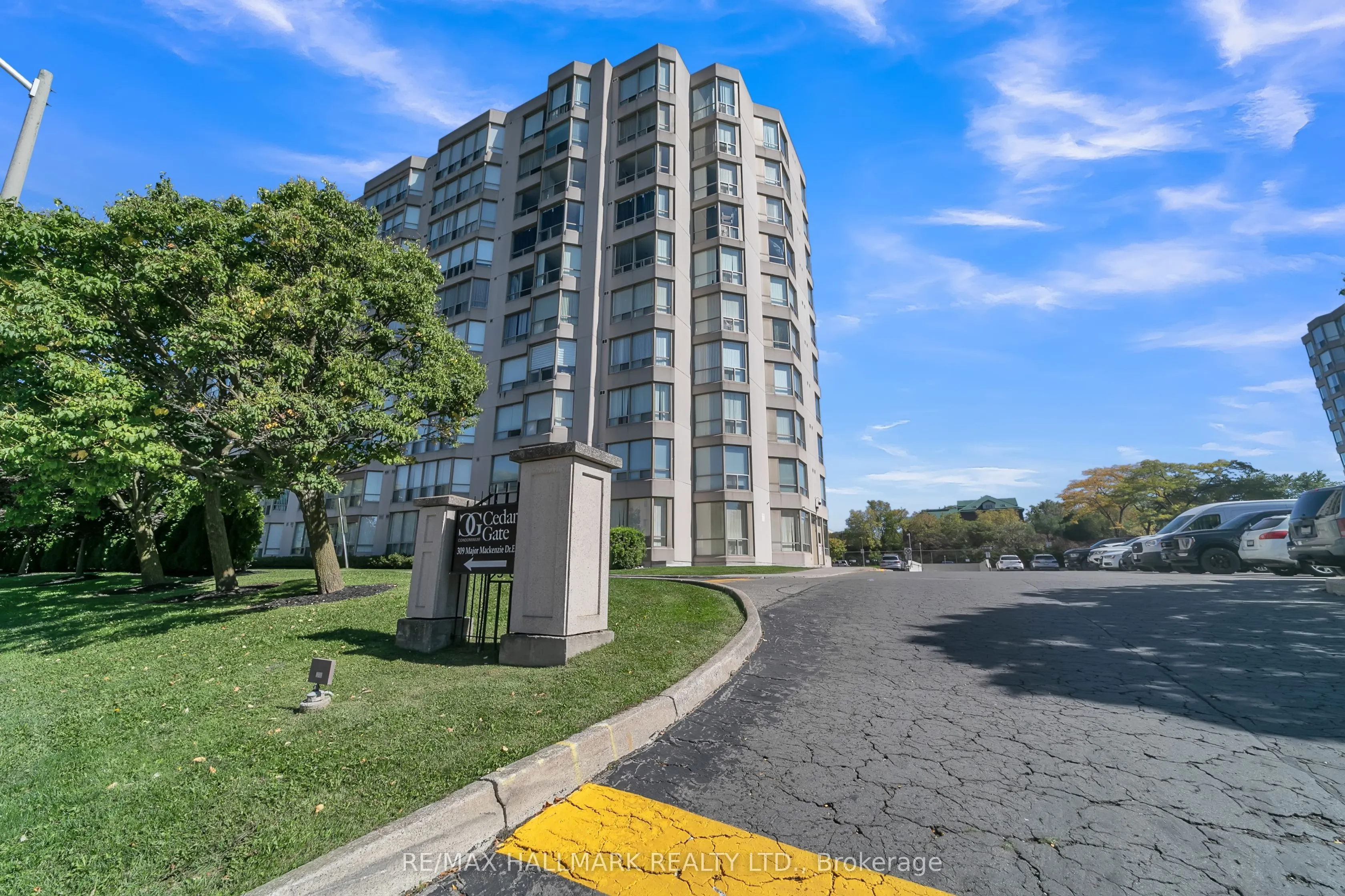 309 Major Mackenzie Drive E, #805