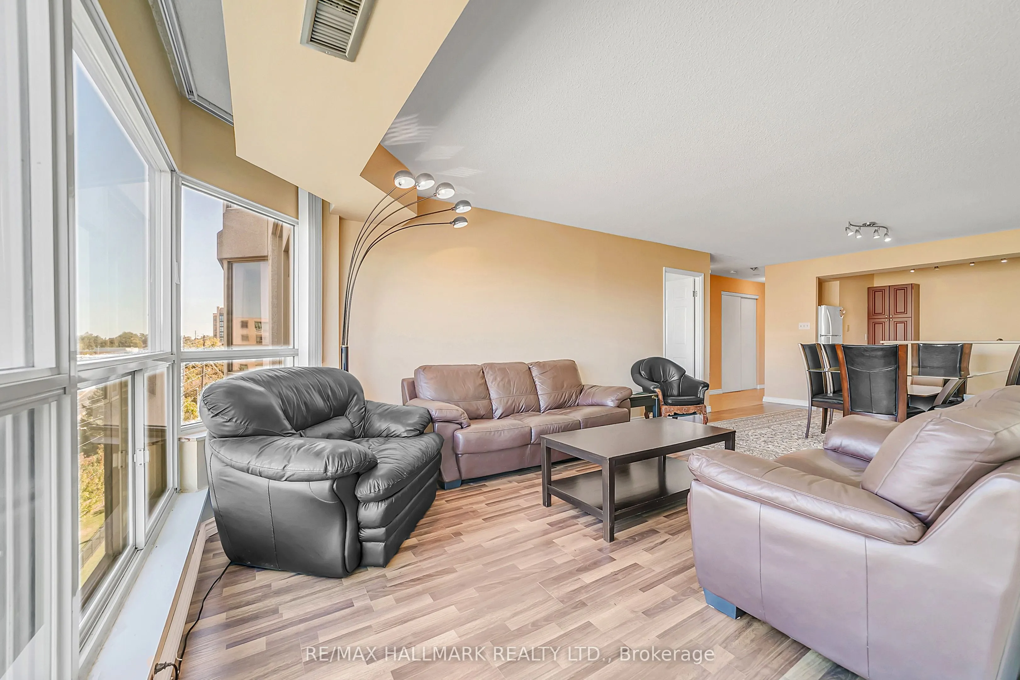 309 Major Mackenzie Drive E, #805