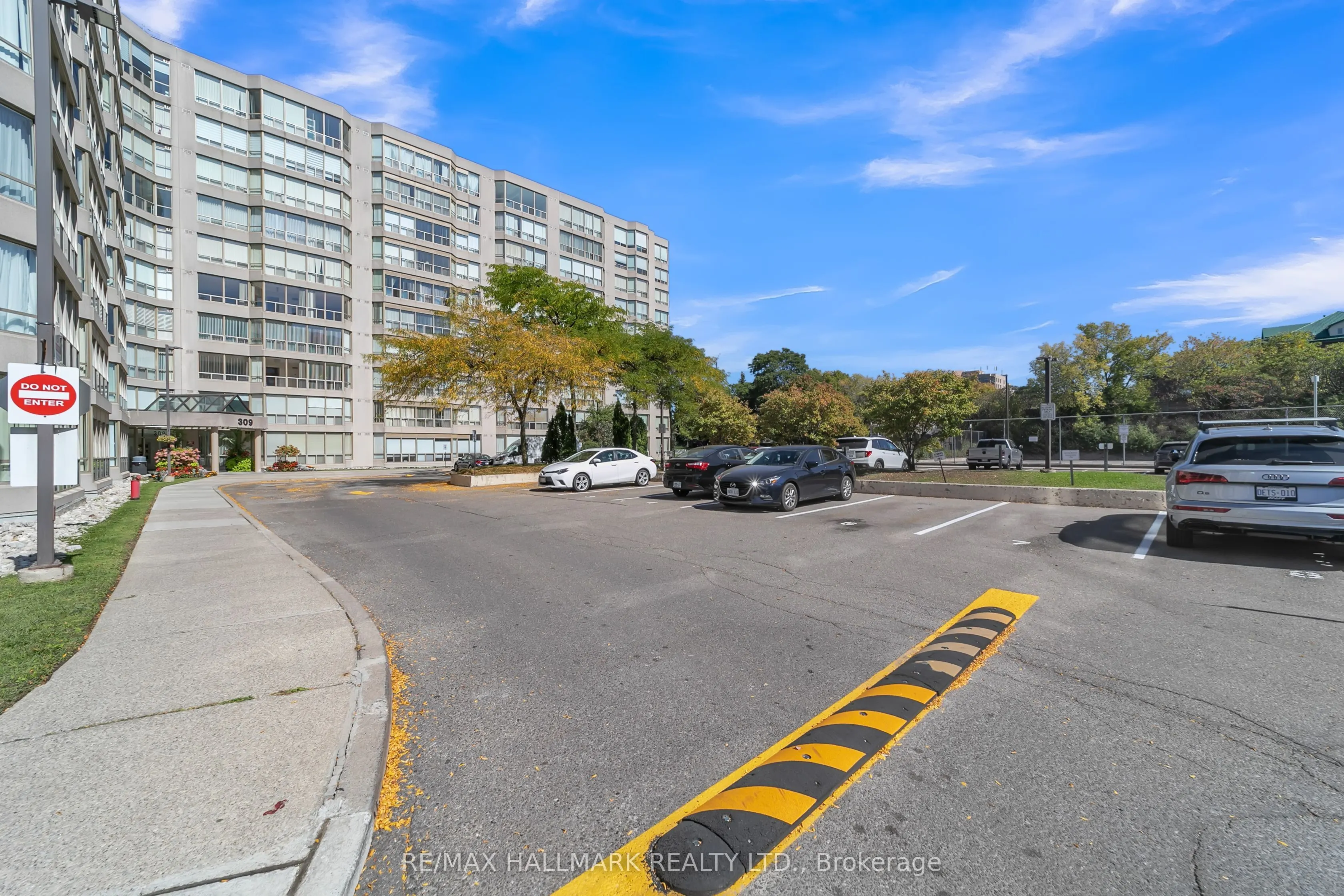 309 Major Mackenzie Drive E, #805