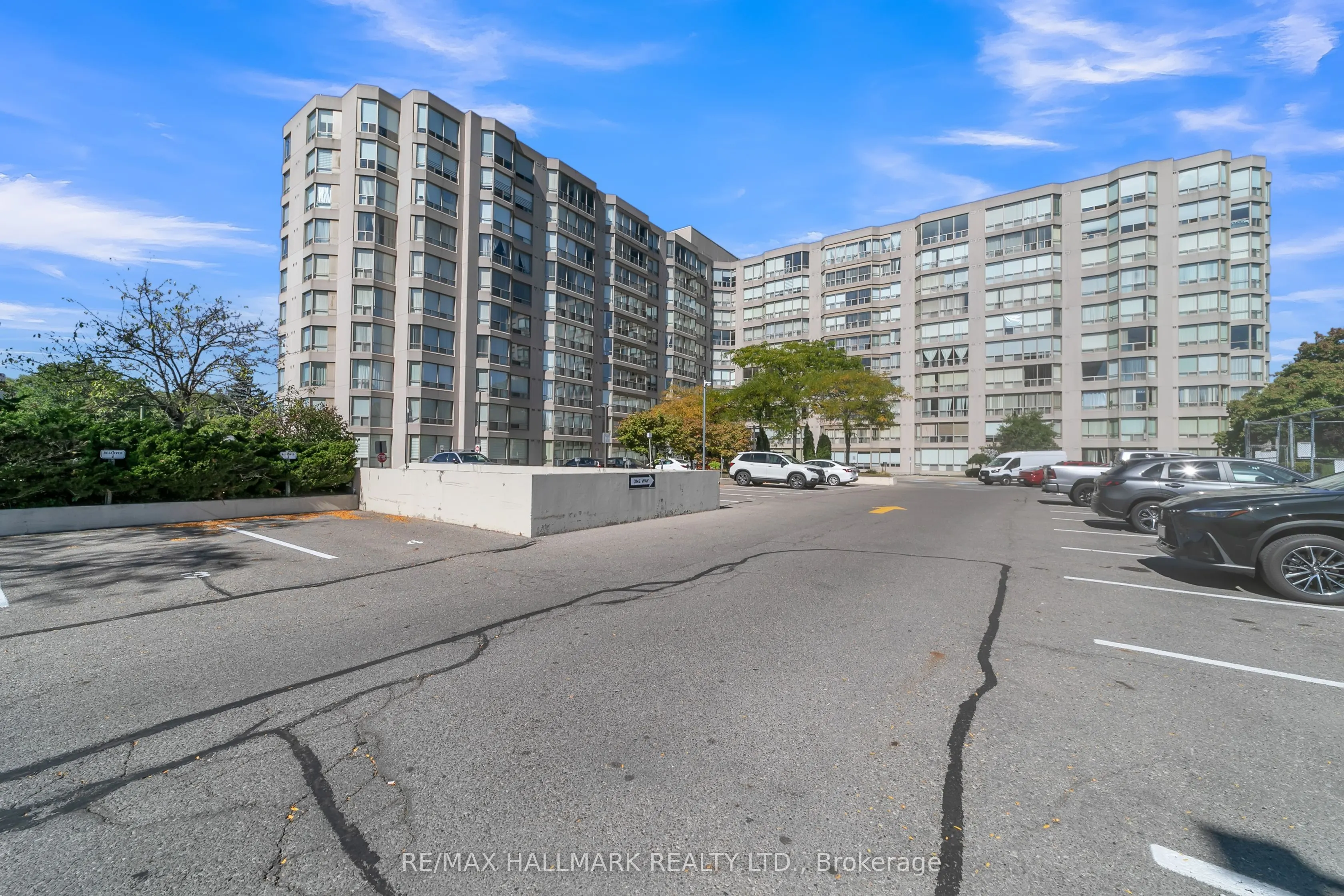 309 Major Mackenzie Drive E, #805
