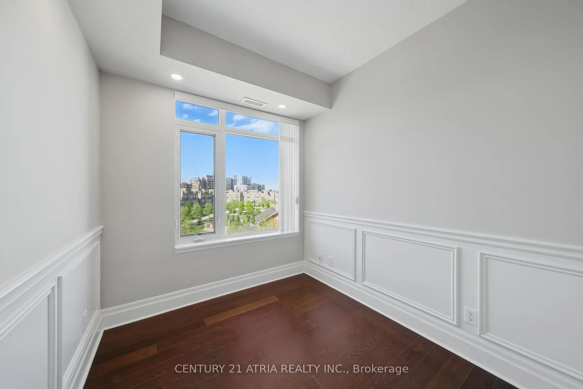 111 Upper duke Crescent, #502