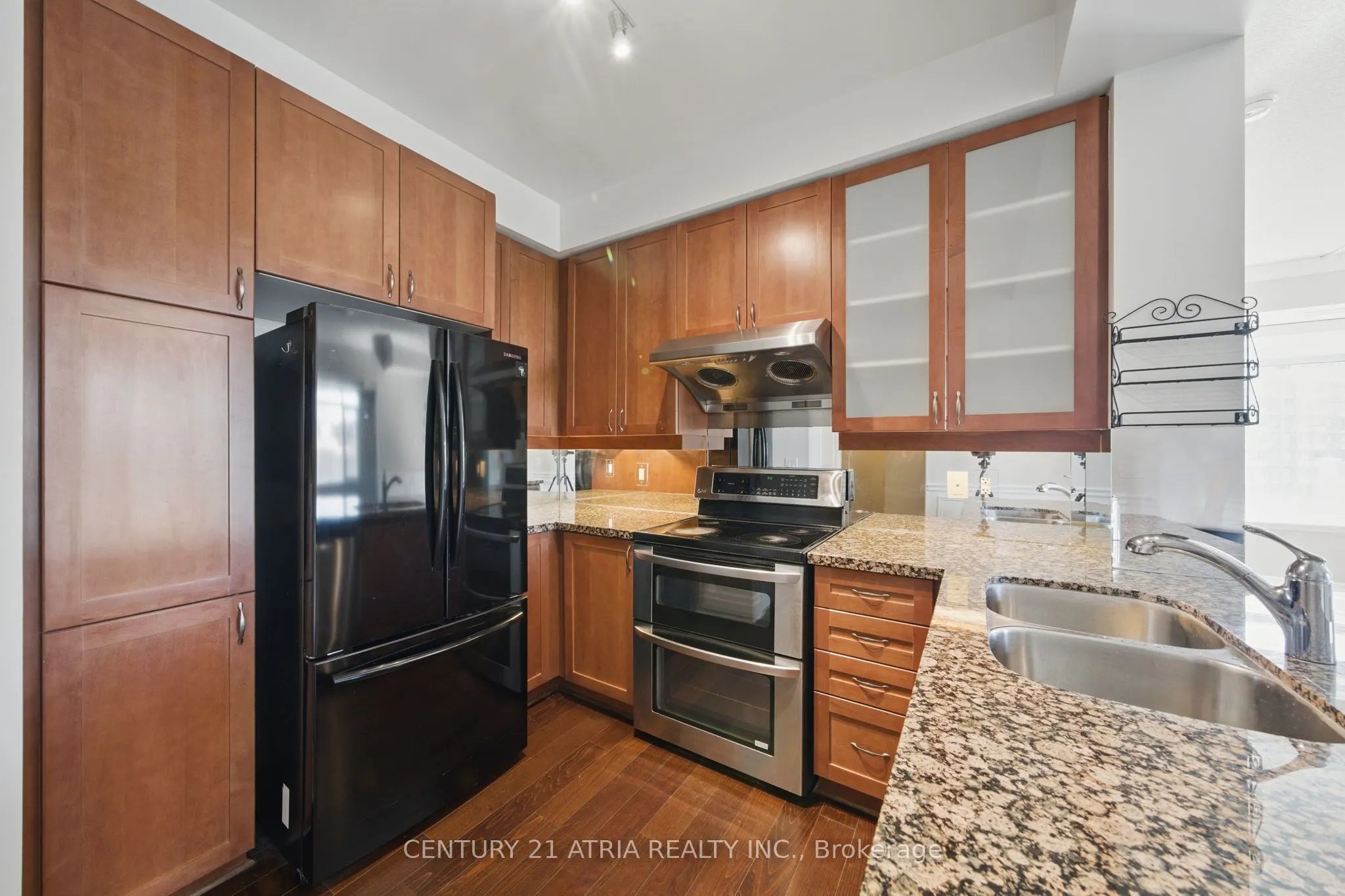 111 Upper duke Crescent, #502