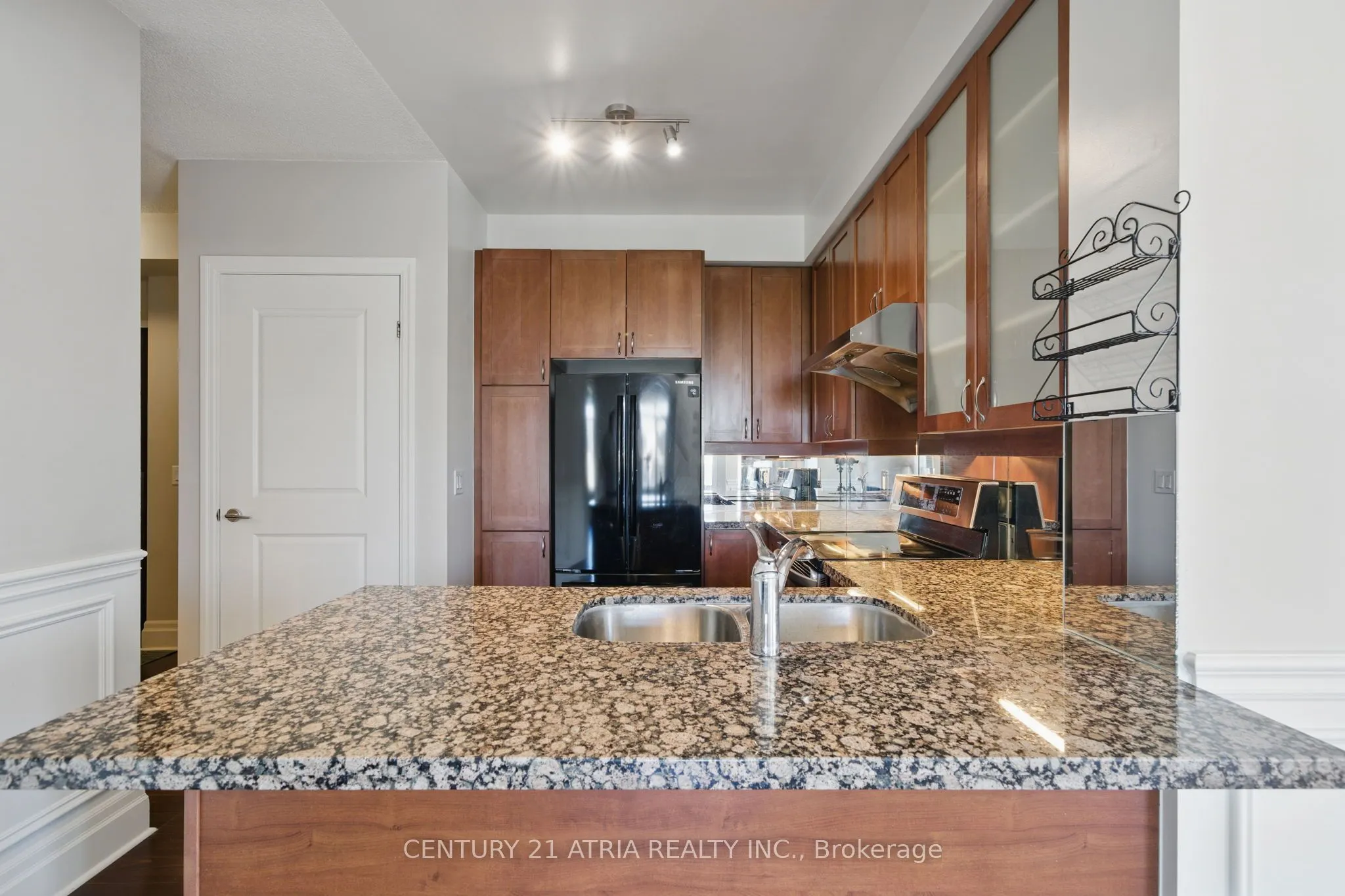 111 Upper duke Crescent, #502