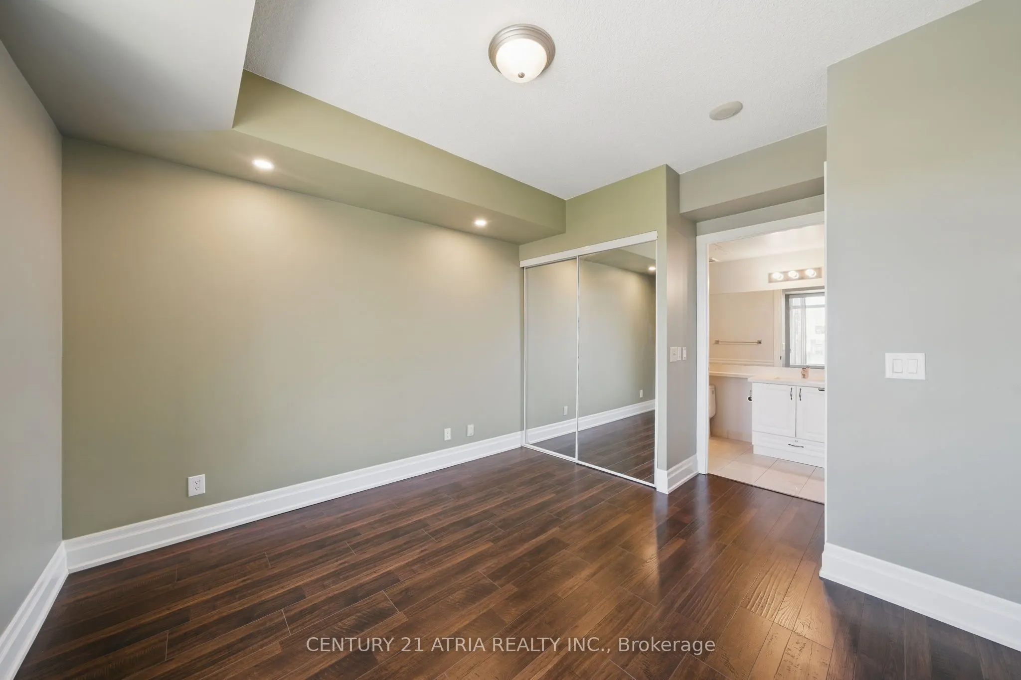 111 Upper duke Crescent, #502