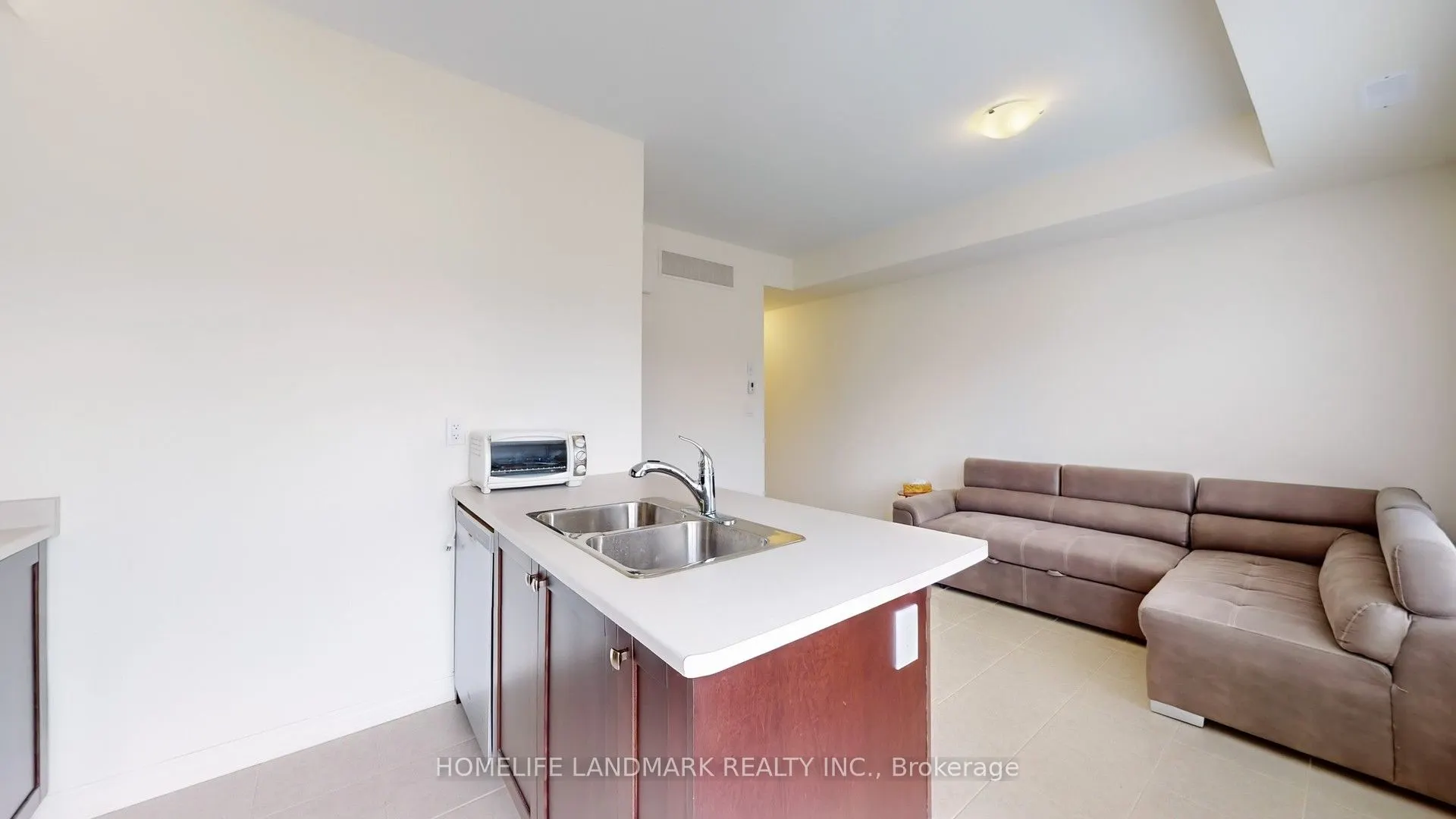 9452 Bayview Avenue, #Coach