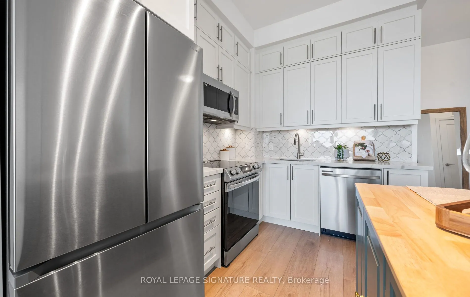 105 Oneida Crescent, #PH07