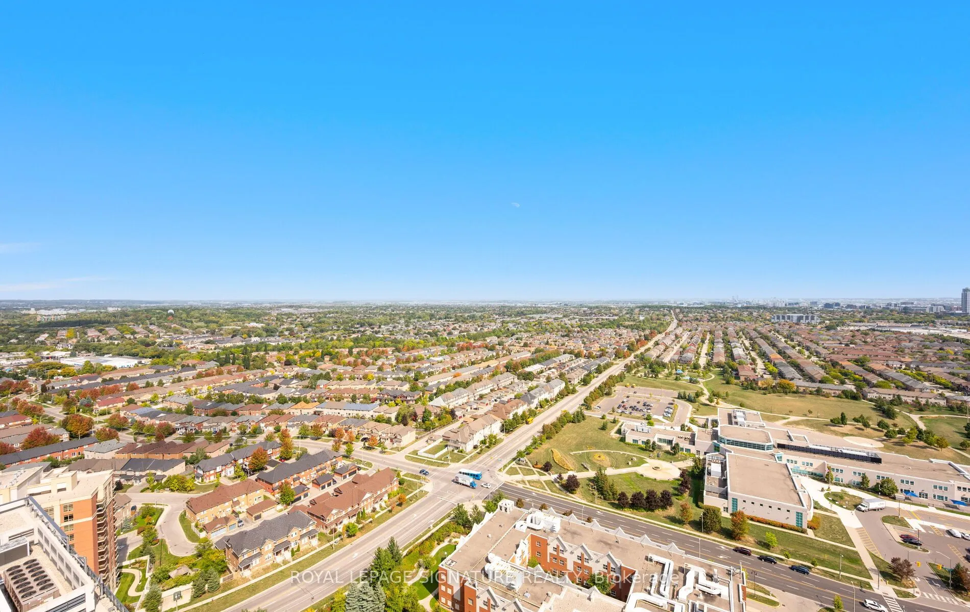 105 Oneida Crescent, #PH07