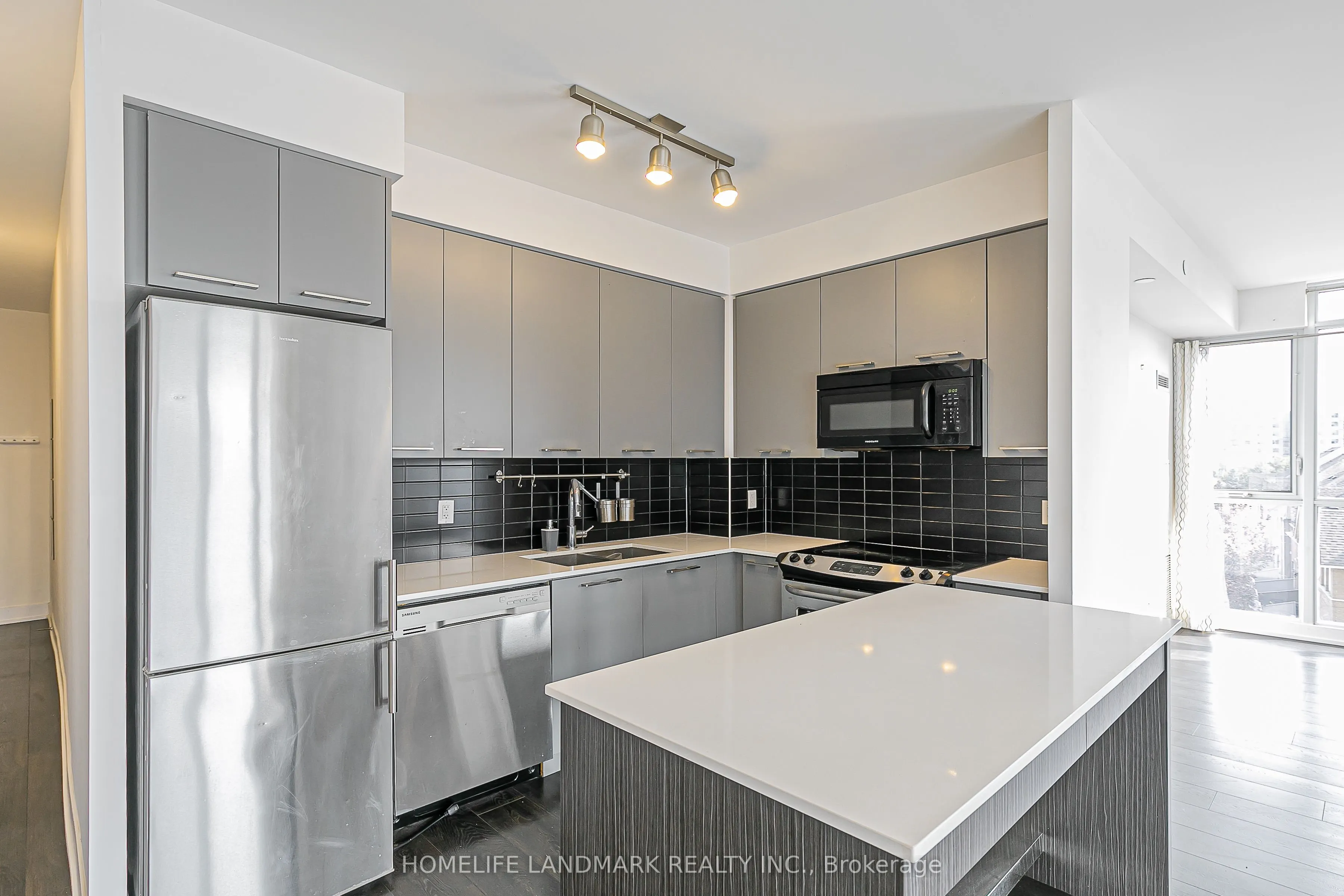 9471 Yonge Street, #503