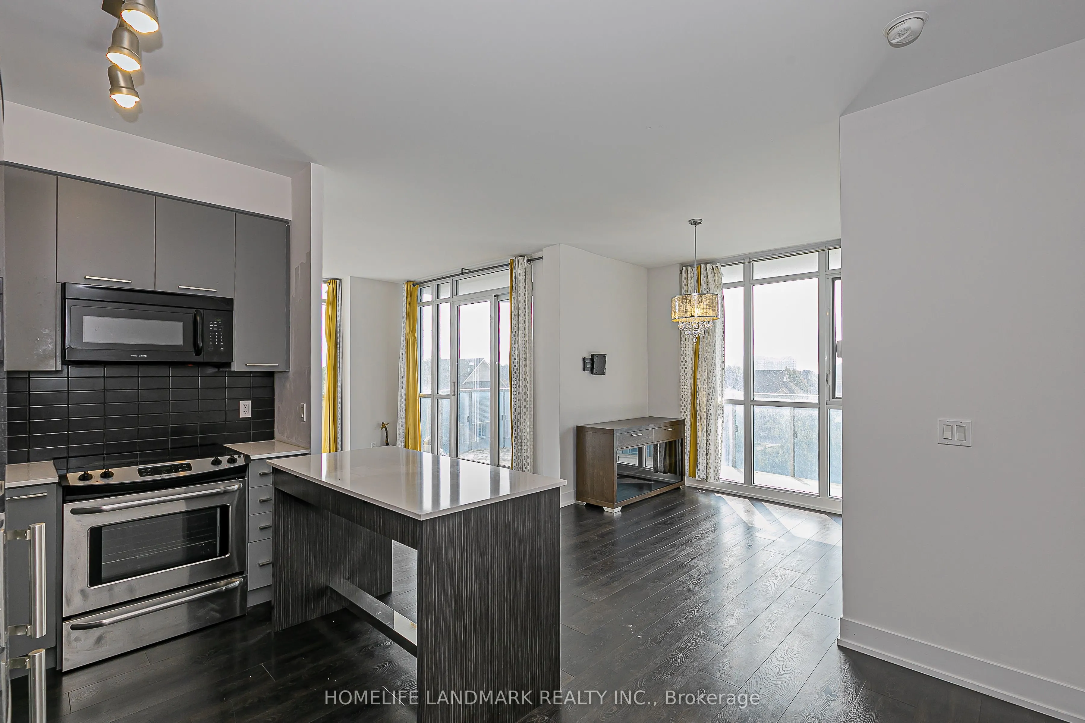 9471 Yonge Street, #503