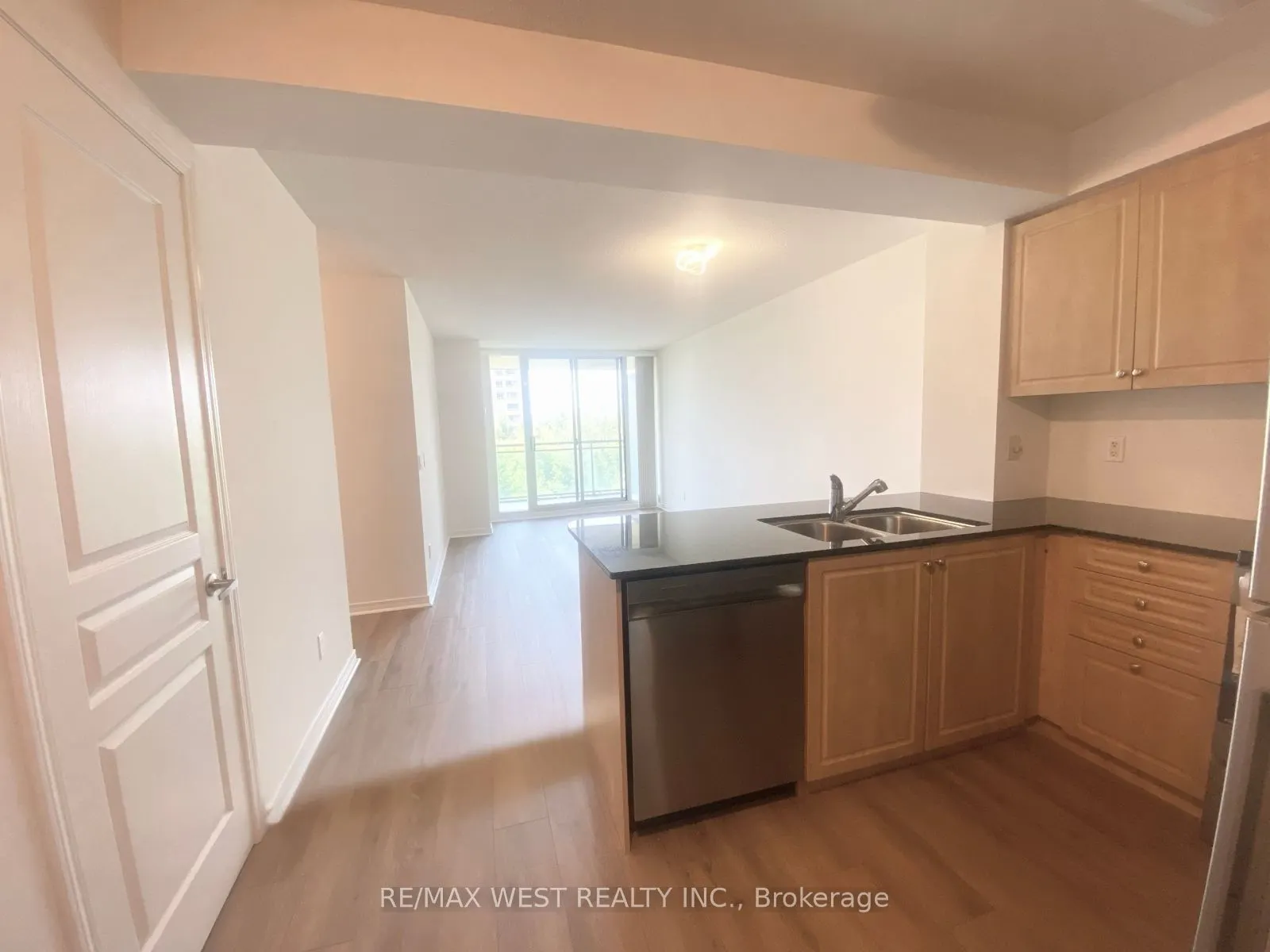 330 Red Maple Road W, #512