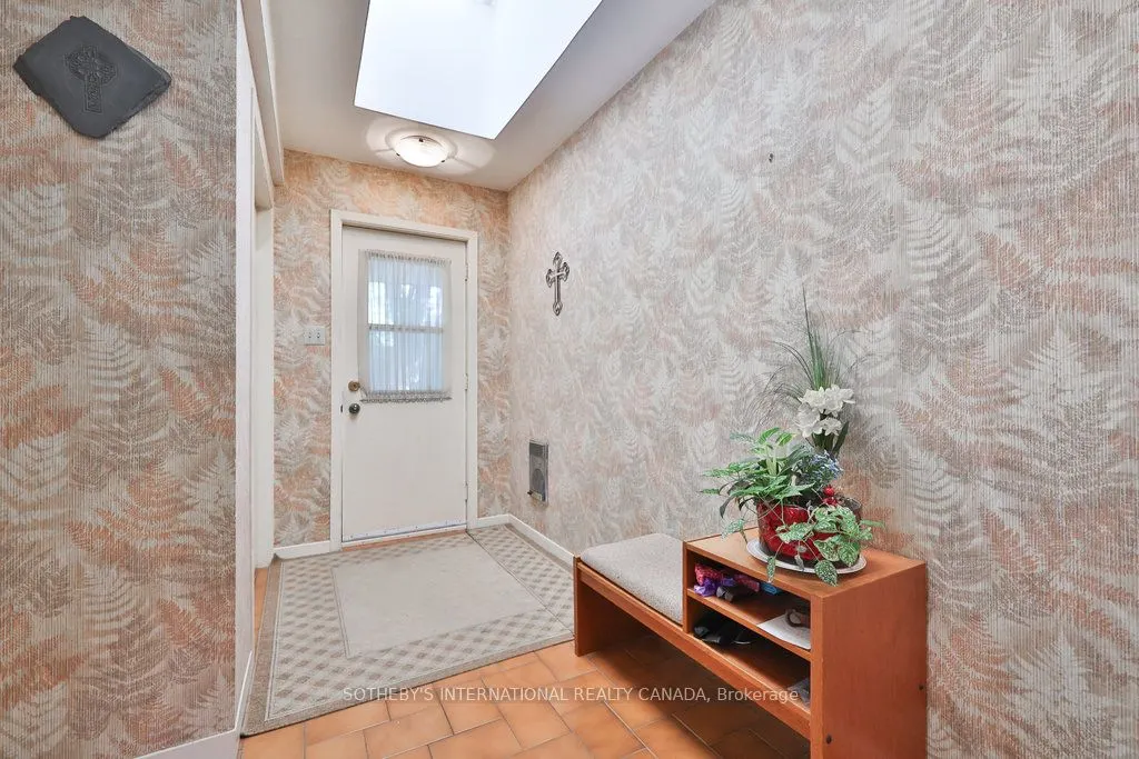 146 Sylvadene Parkway W