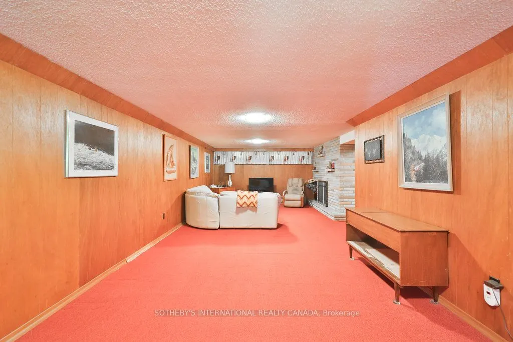 146 Sylvadene Parkway W