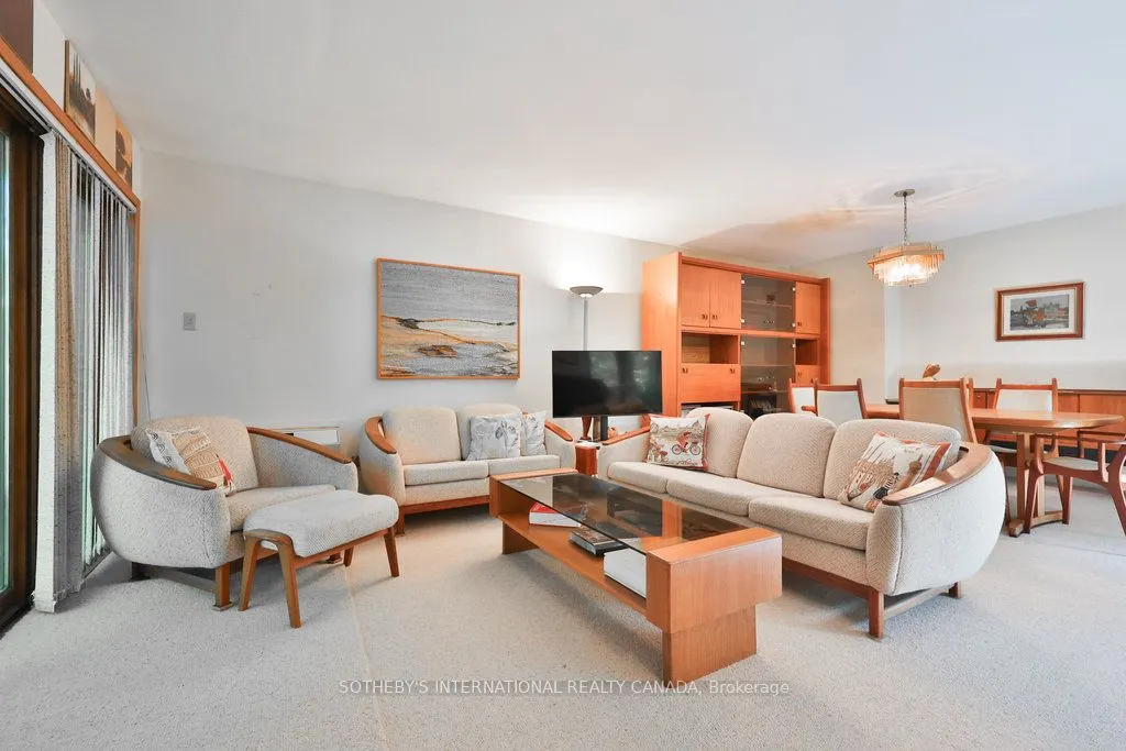 146 Sylvadene Parkway W