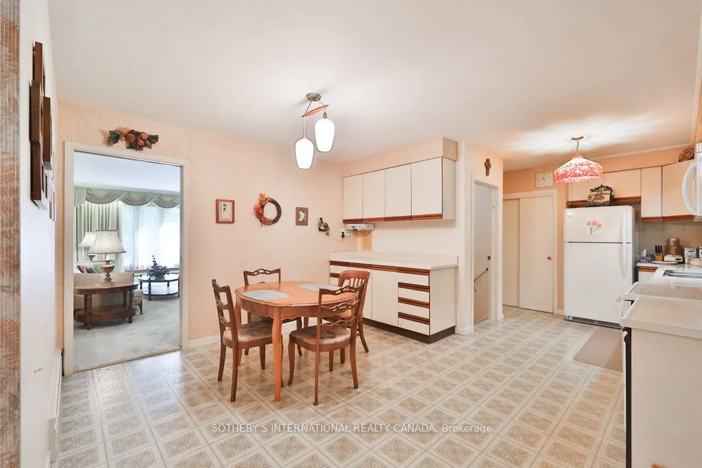 146 Sylvadene Parkway W