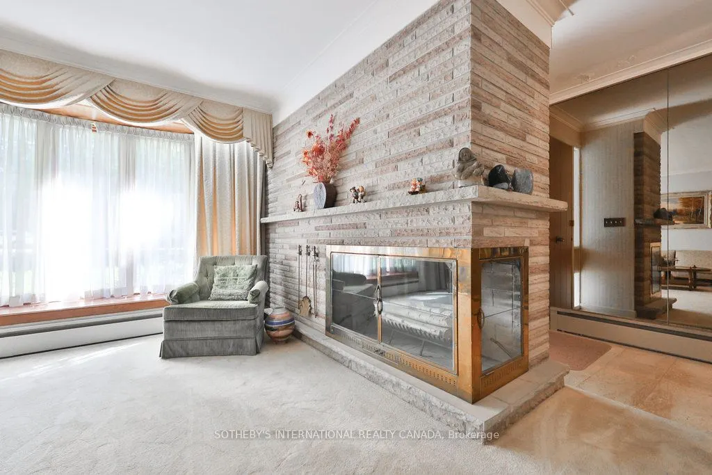 146 Sylvadene Parkway W