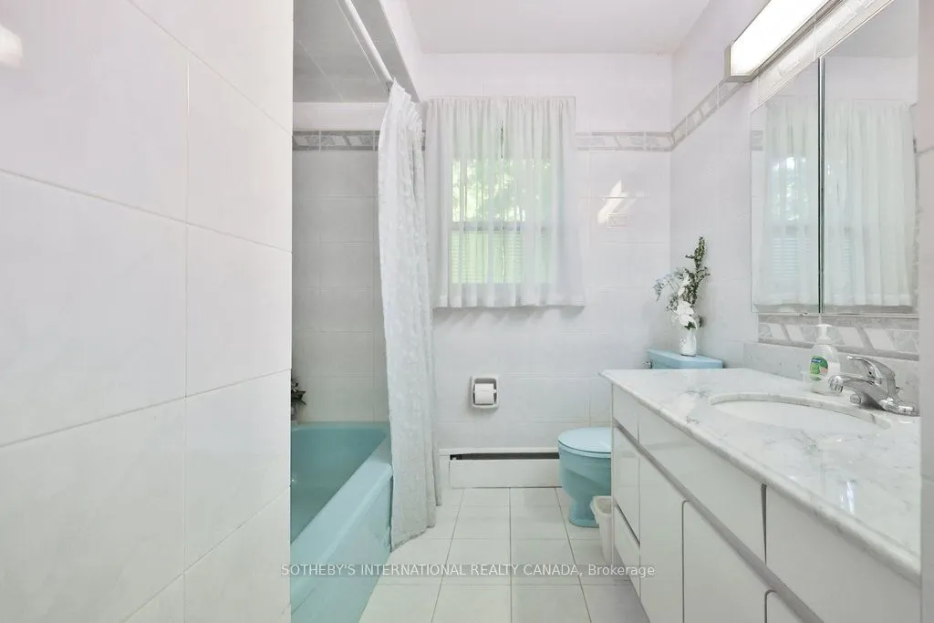 146 Sylvadene Parkway W