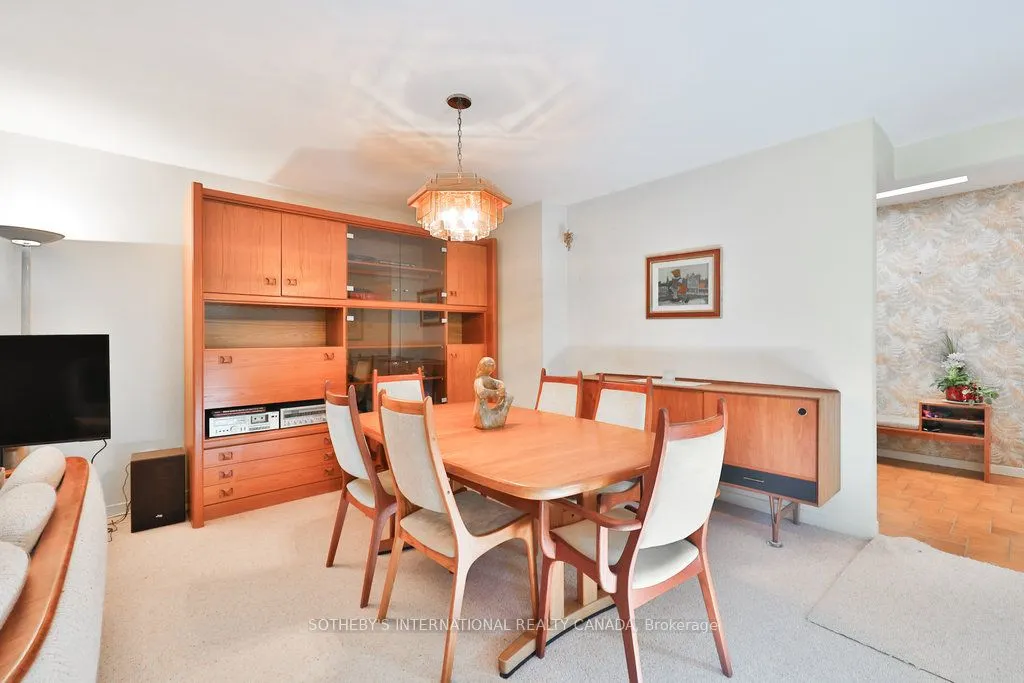 146 Sylvadene Parkway W