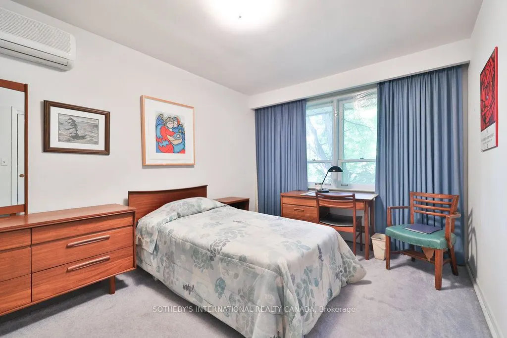 146 Sylvadene Parkway W